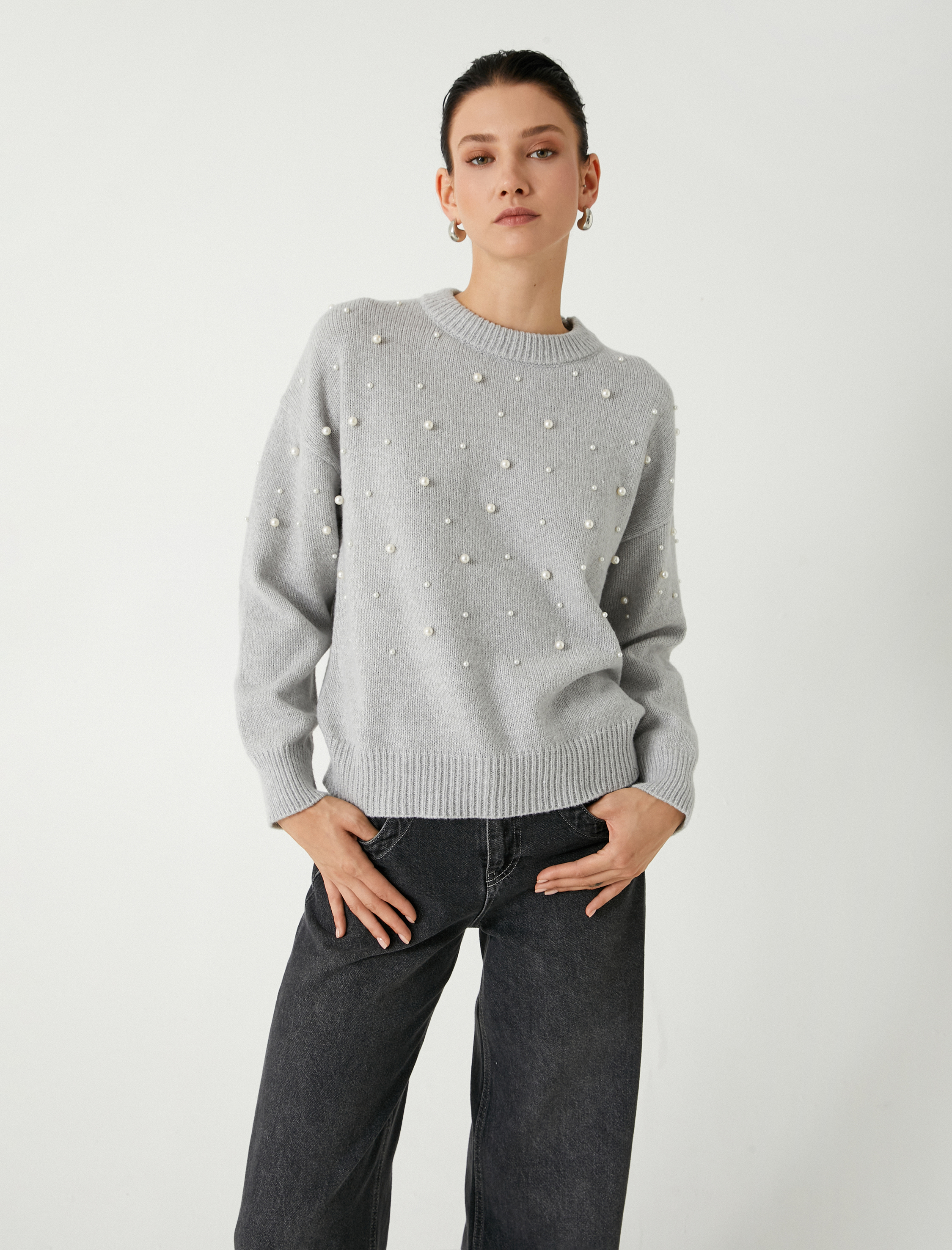   Yumuşak Dokulu Uzun Kollu İnci İşlemeli Oversize Triko Kazak