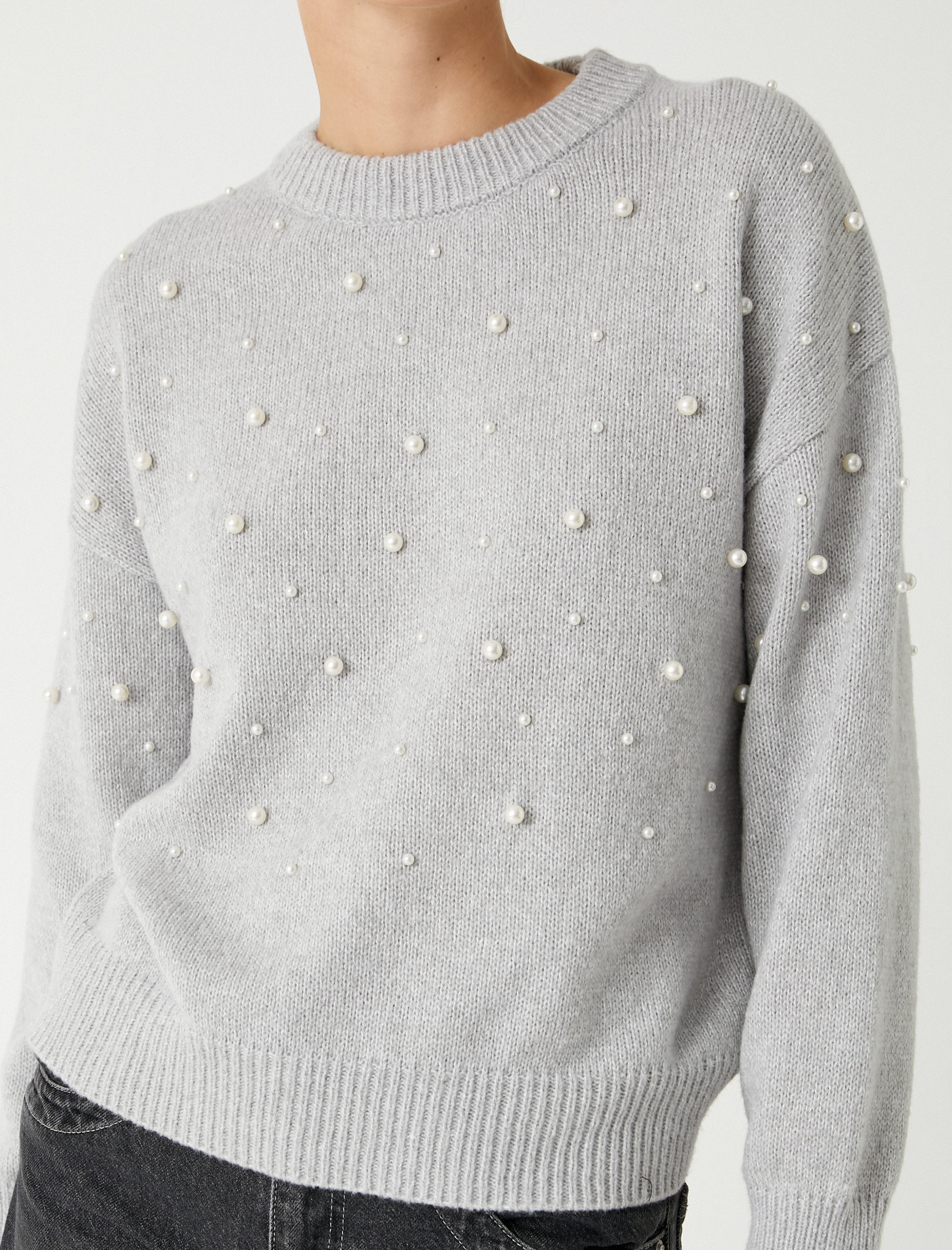   Yumuşak Dokulu Uzun Kollu İnci İşlemeli Oversize Triko Kazak