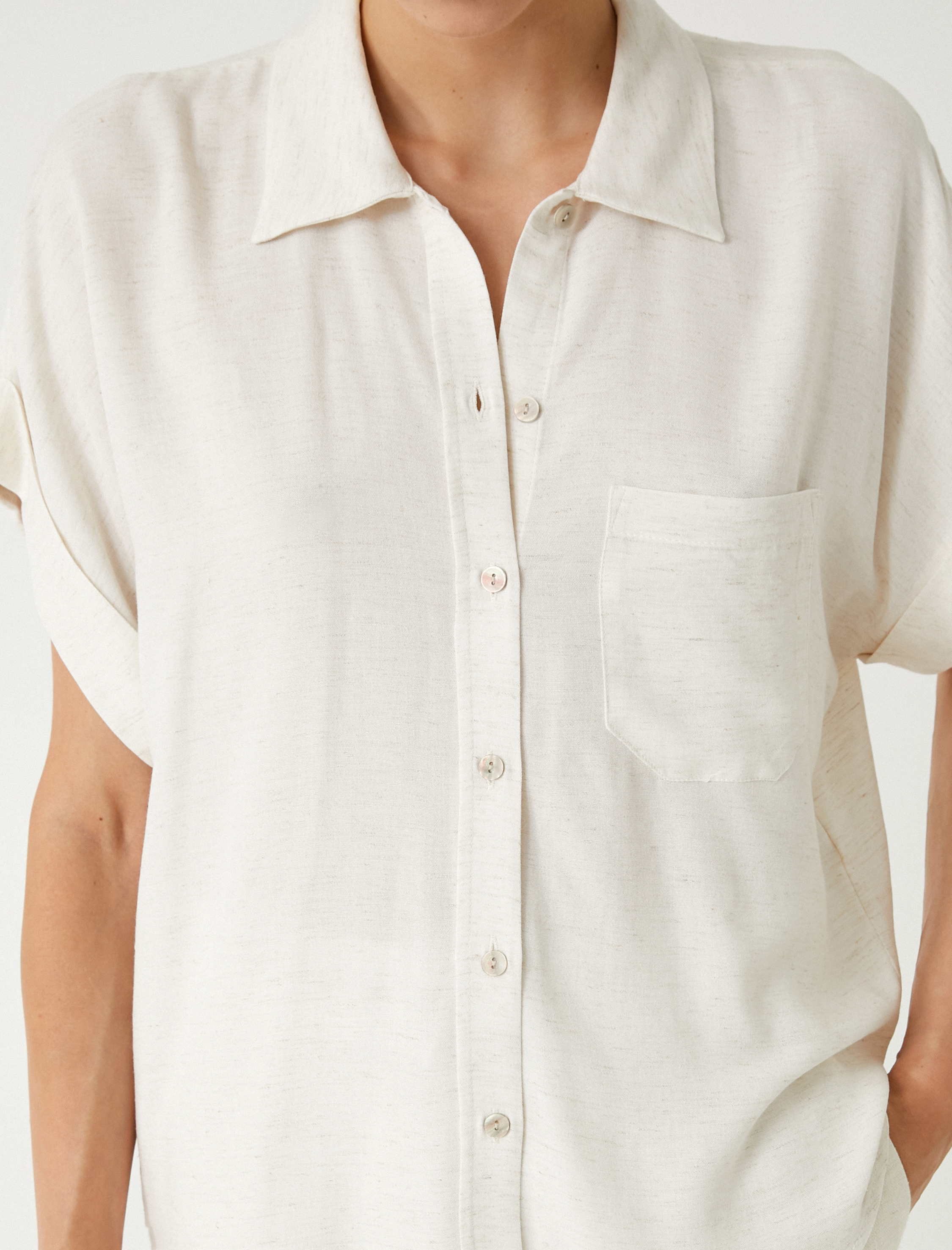   Keten Karışımlı Gömlek Kısa Kollu Tek Cep Detaylı