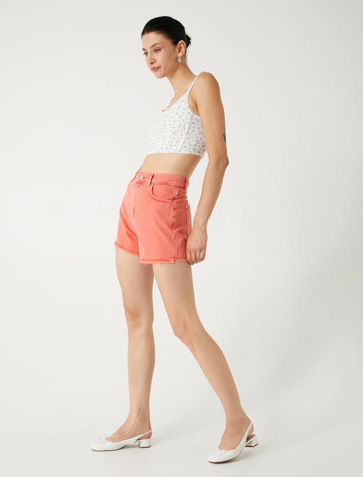  Koton X Sibil Çetinkaya - Mini Düğmeli Kot Şort