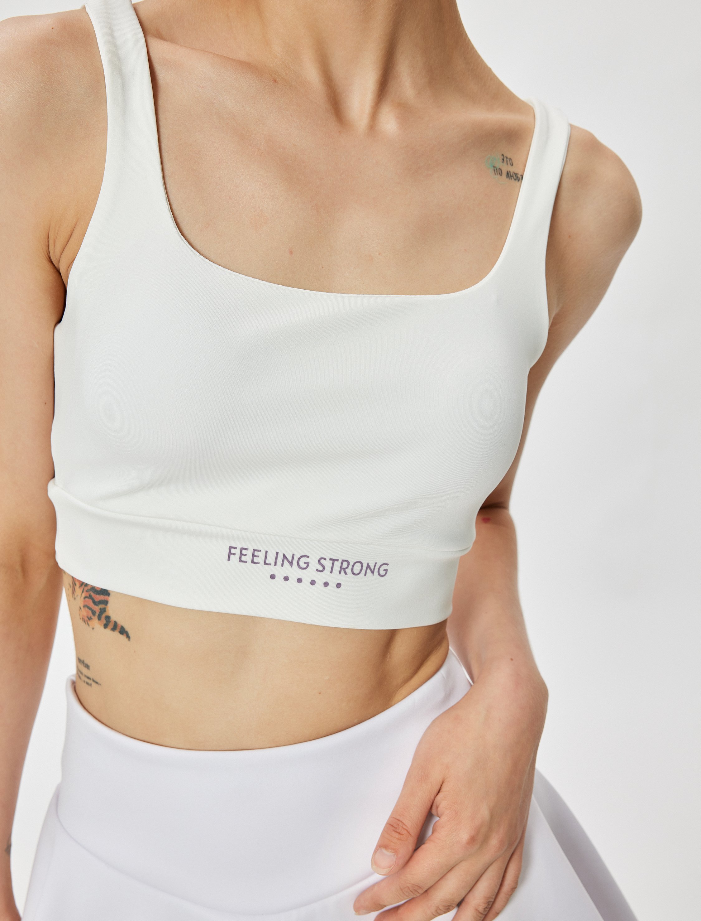   Kare Yaka Slim Fit Slogan Baskılı İnterlok Sporcu Sütyeni