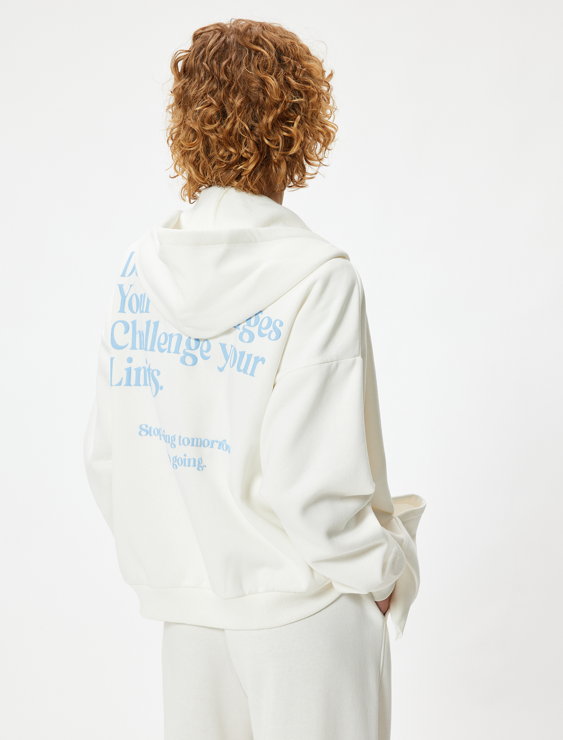   Oversize Fermuarlı Sweatshirt Arkası Baskılı Kapüşonlu Cep Detaylı