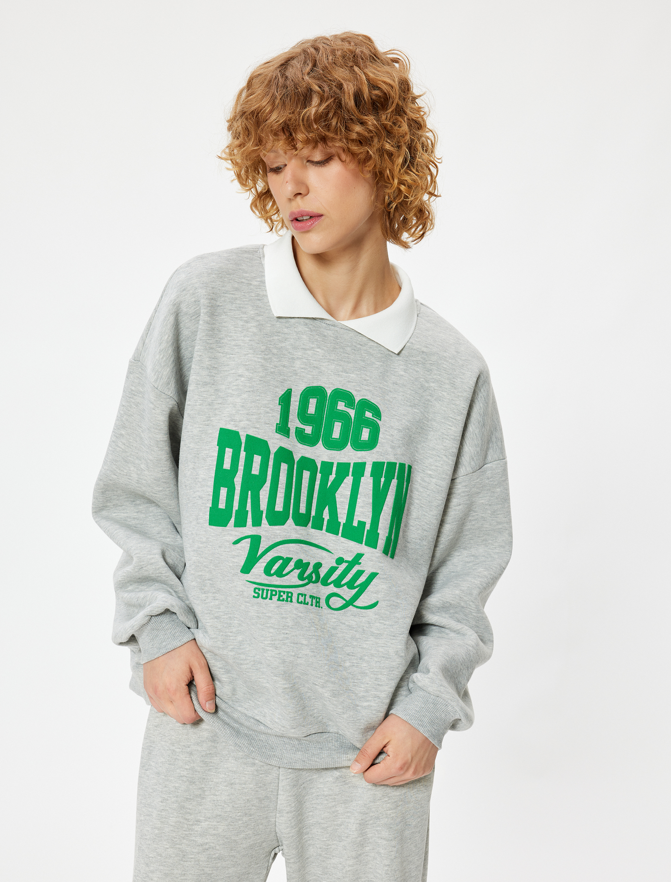   Şardonlu Polo Yaka Sweatshirt Oversize Kolej Baskılı Uzun Kollu