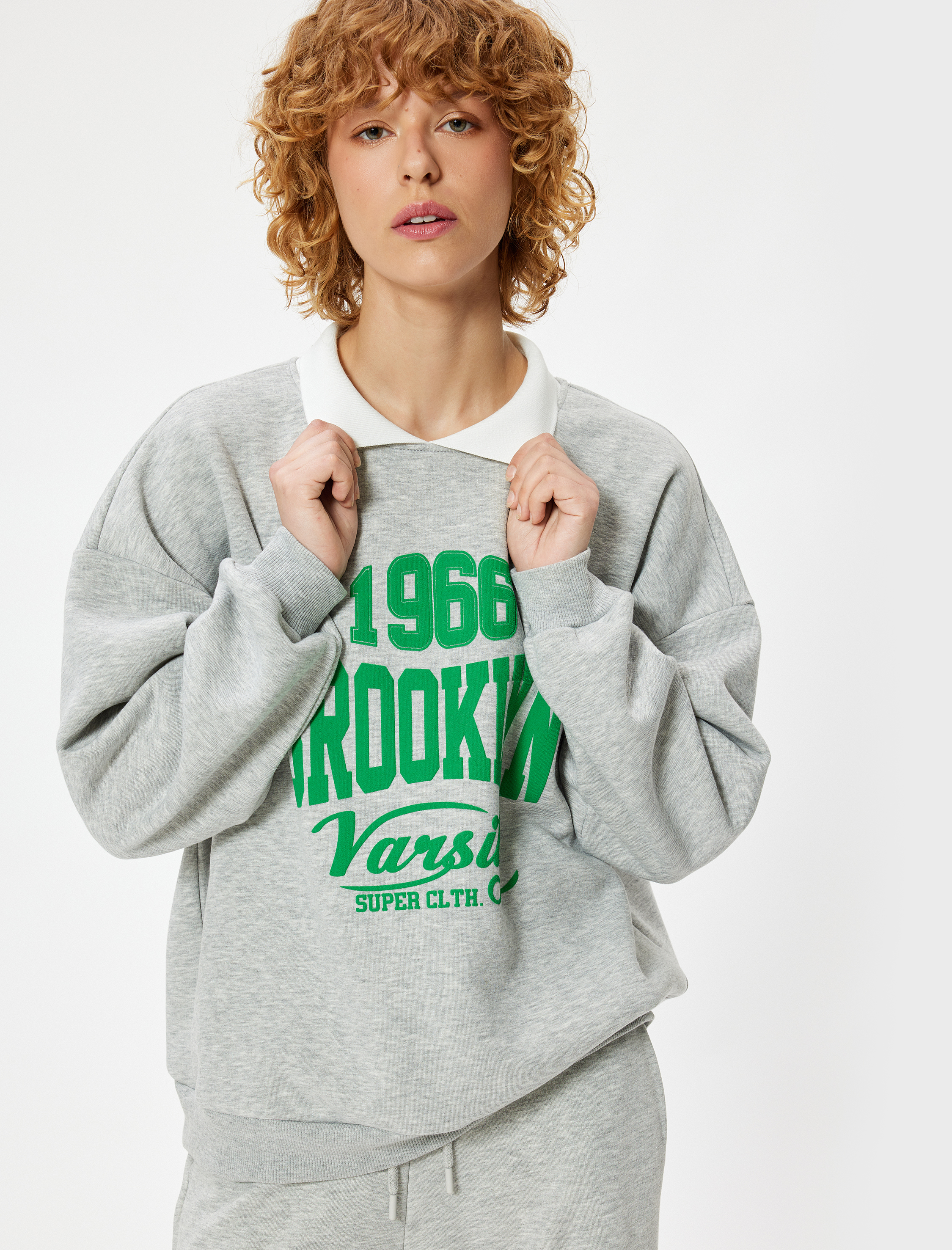   Şardonlu Polo Yaka Sweatshirt Oversize Kolej Baskılı Uzun Kollu