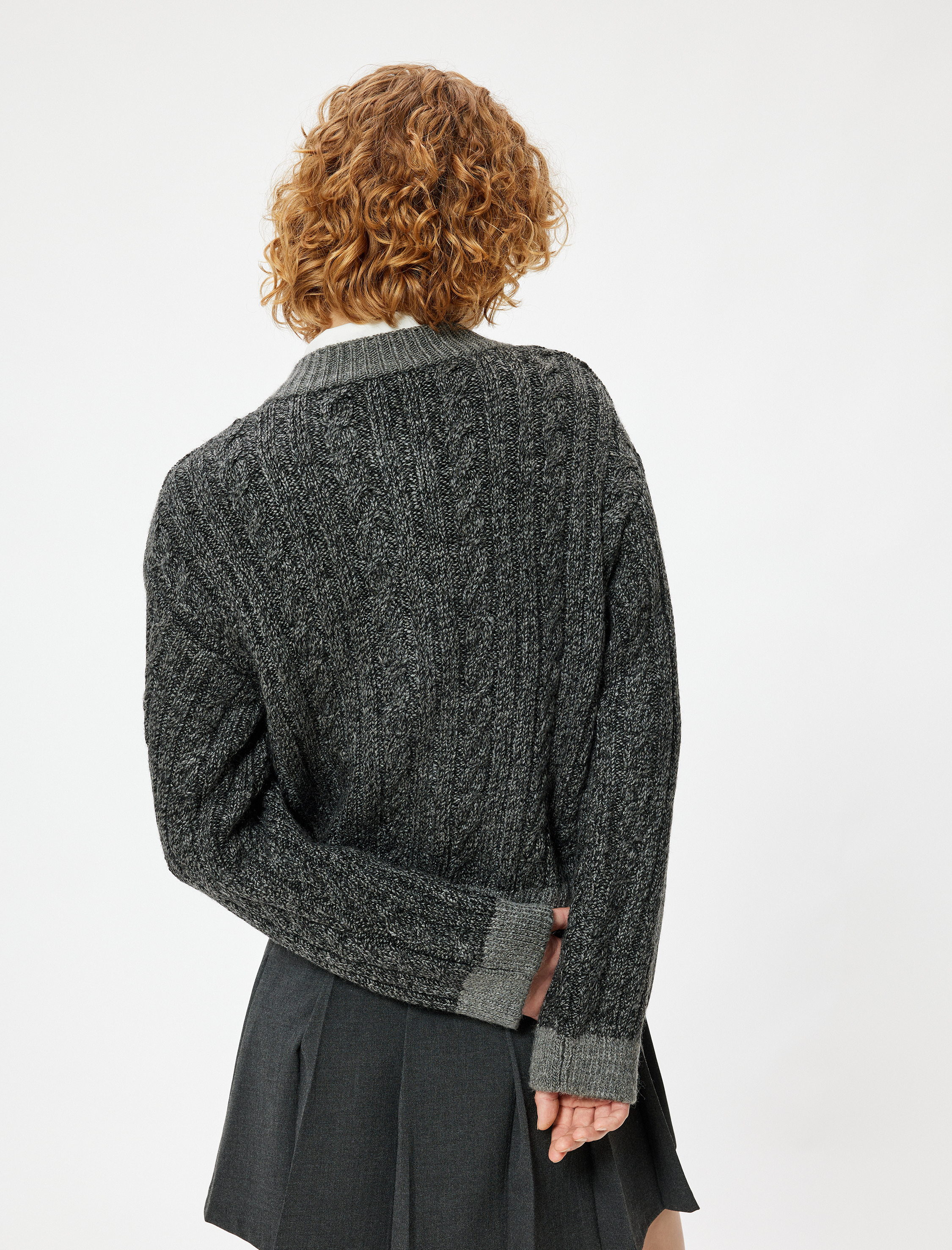   Saç Örgü Dokulu Düğmeli Uzun Kollu Triko Hırka