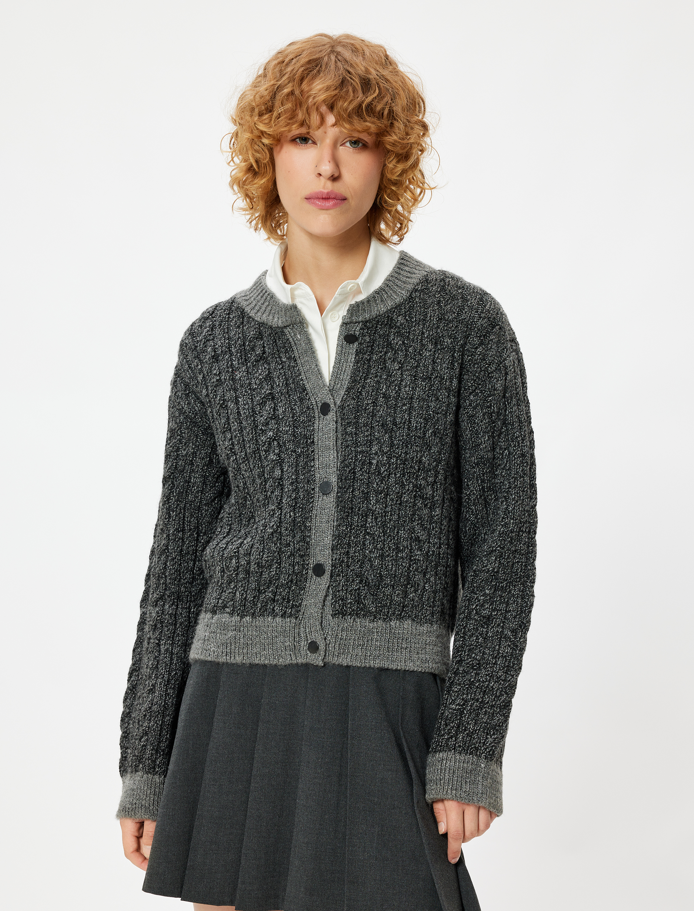   Saç Örgü Dokulu Düğmeli Uzun Kollu Triko Hırka