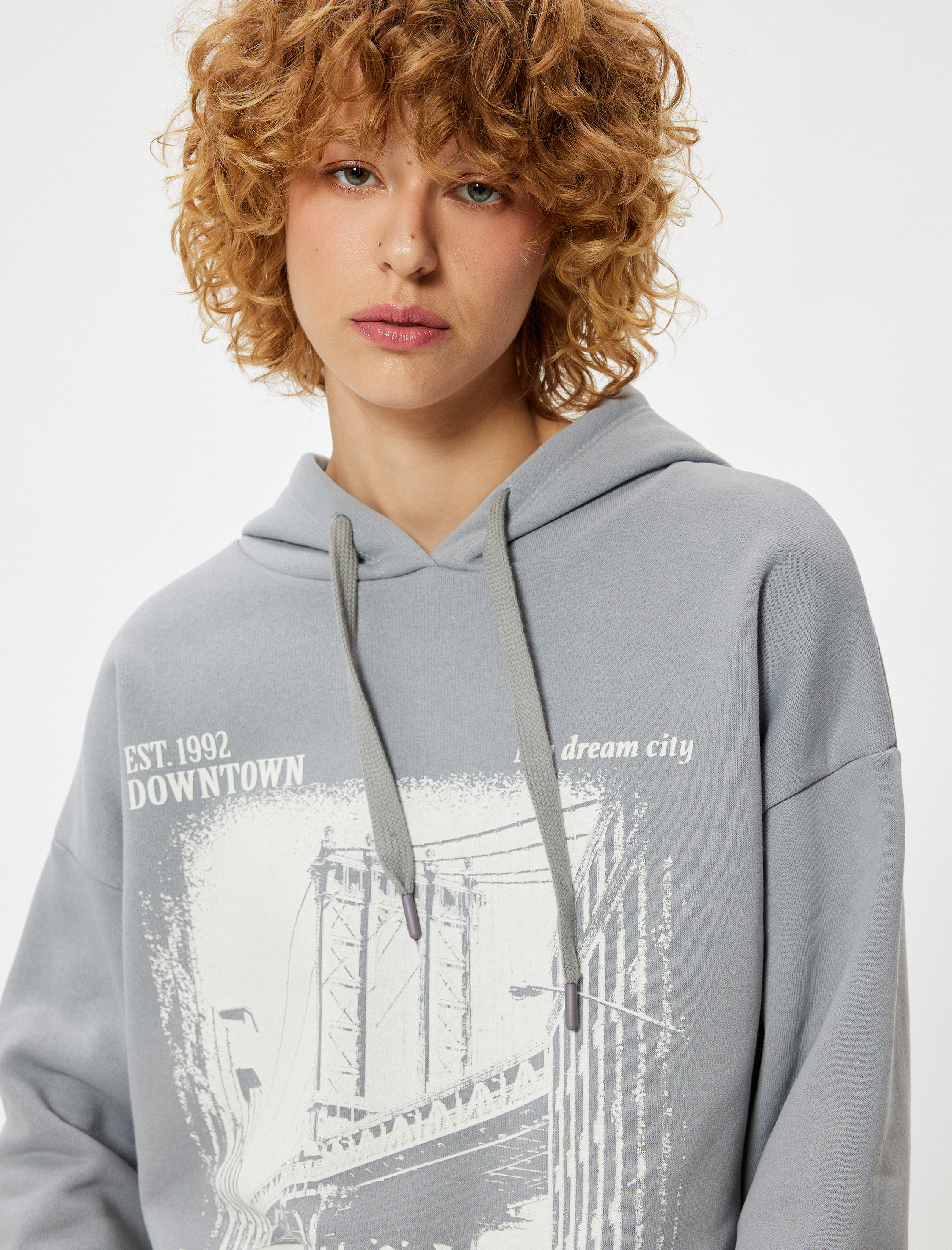   Şardonlu Oversize Kapüşonlu Sweatshirt Slogan Baskılı Uzun Kollu