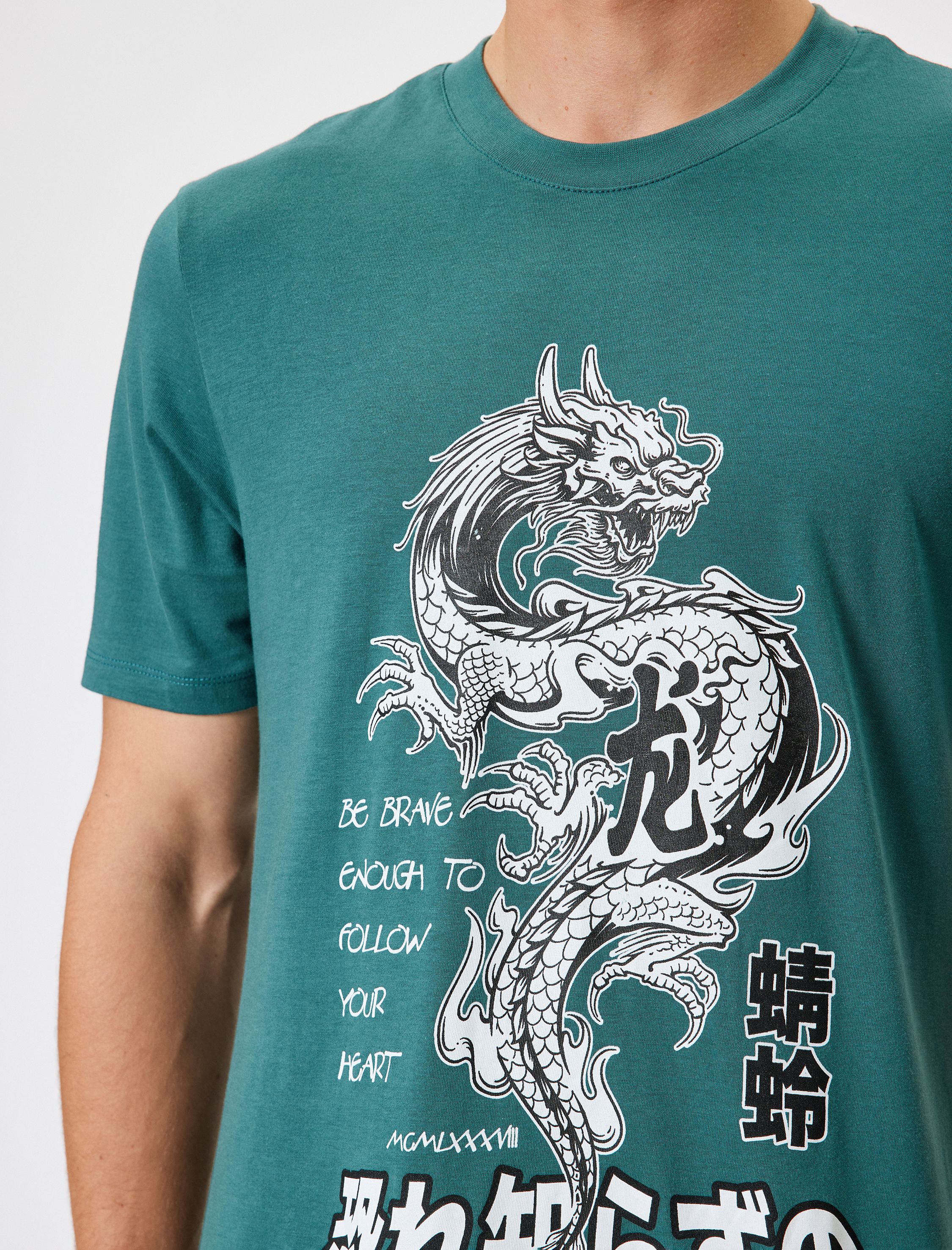 Uzak Doğu Baskılı Kısa Kollu Pamuklu Bisiklet Yaka Tişört