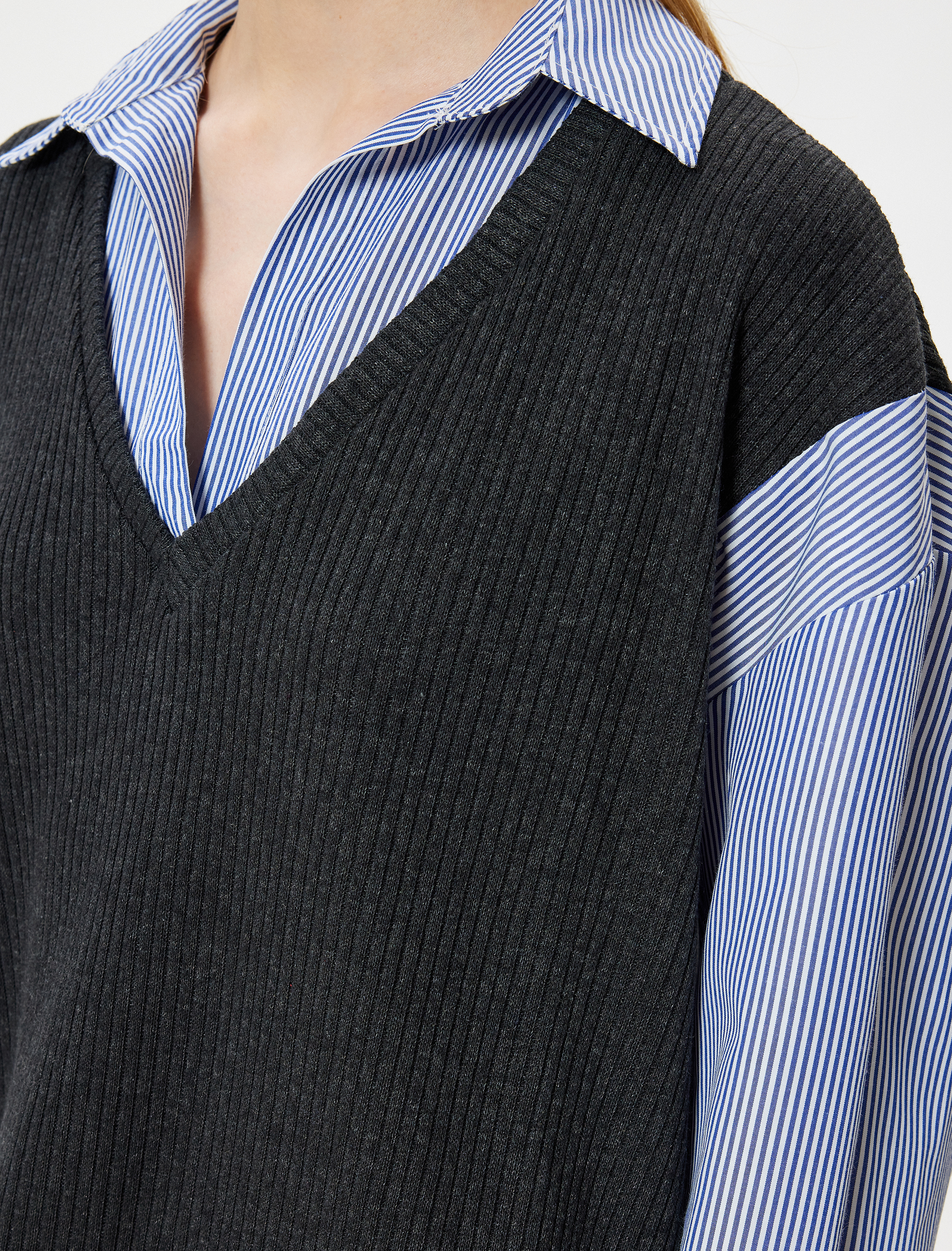 Triko Kumaş Detaylı Uzun Kollu Klasik Yaka Gömlek