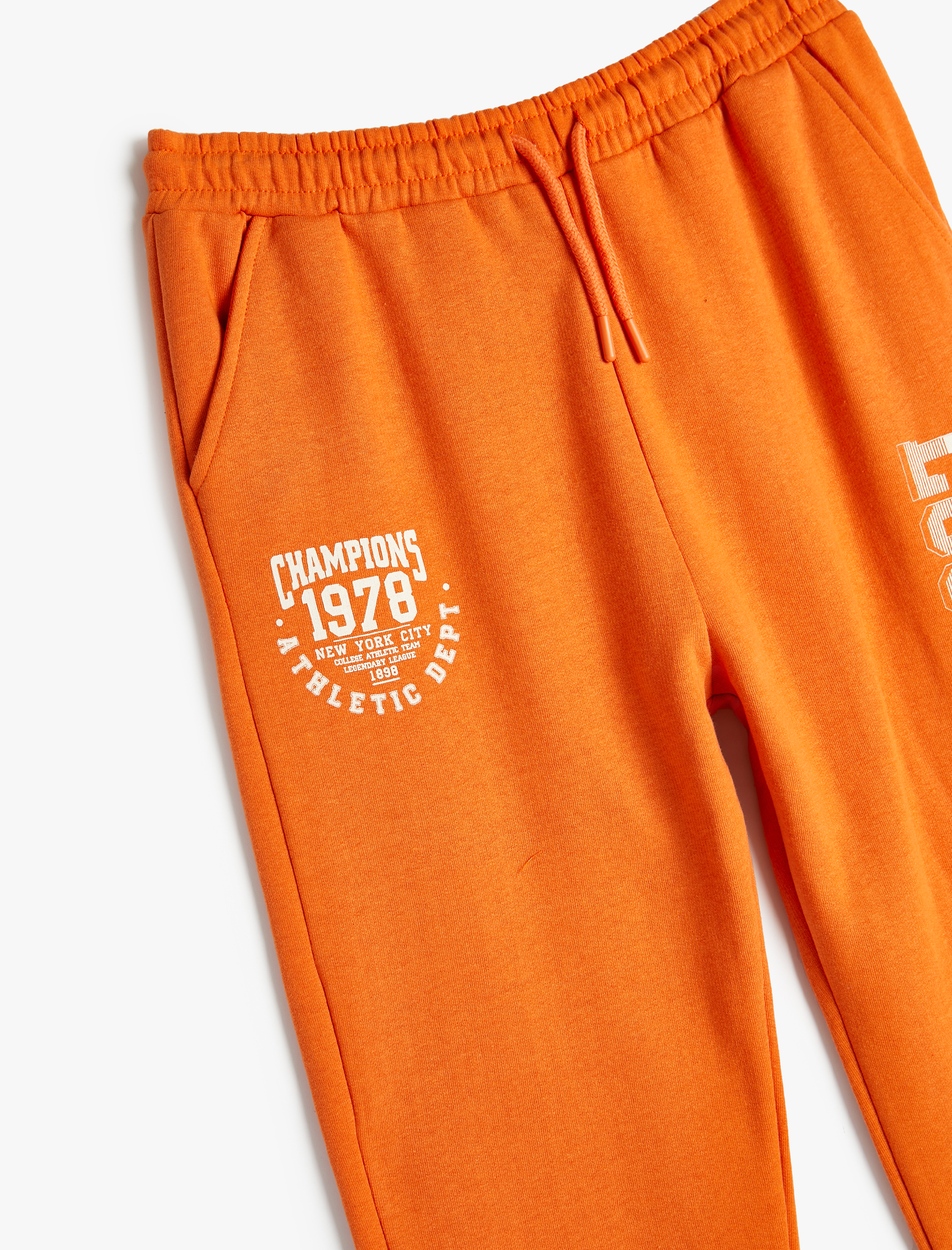  Erkek Çocuk Cep Detaylı Beli Bağlamalı Baskılı Şardonlu Jogger Eşofman Altı