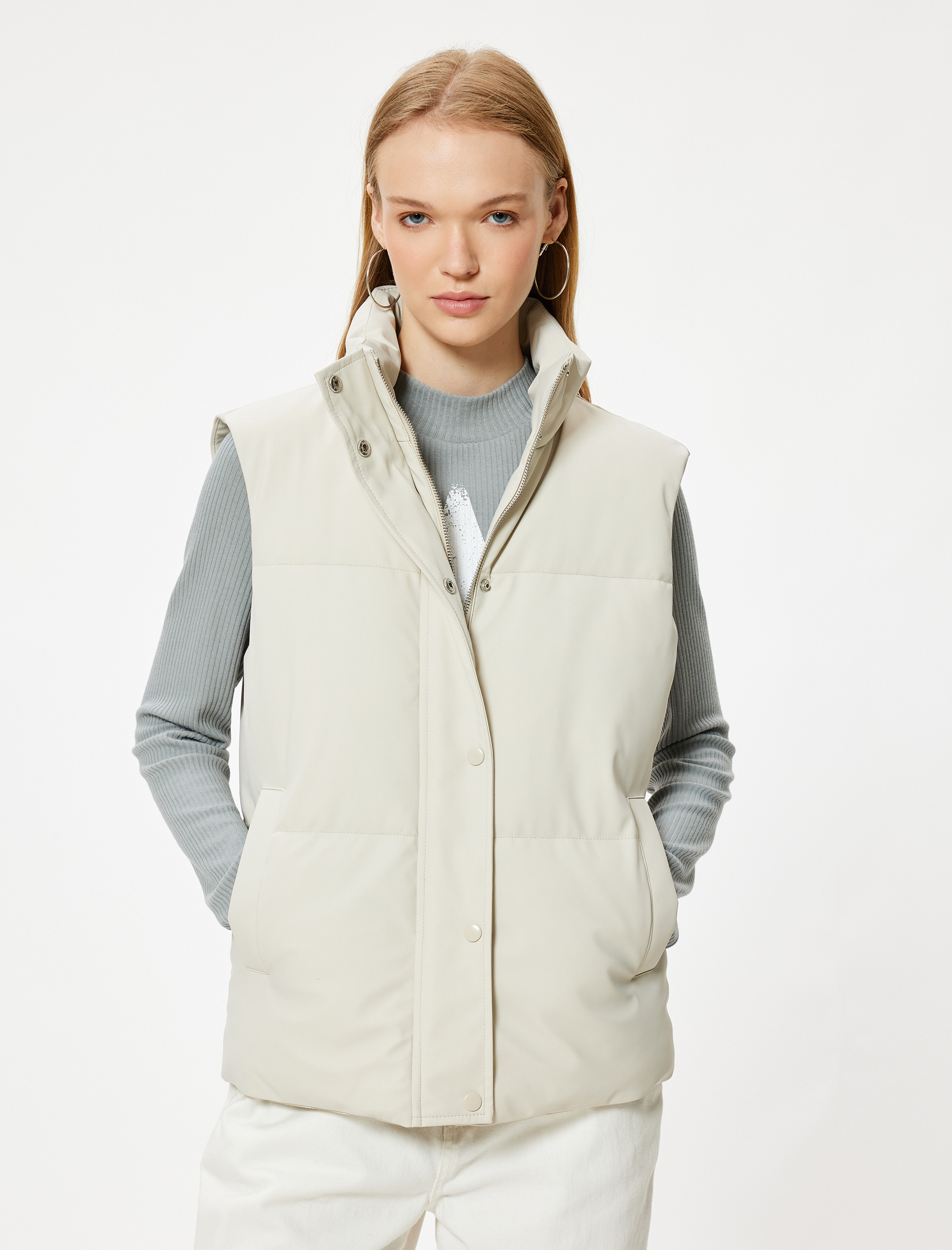 Fermuarlı Dik Yaka Düğmeli Cep Detaylı Kapitone Şişme Yelek