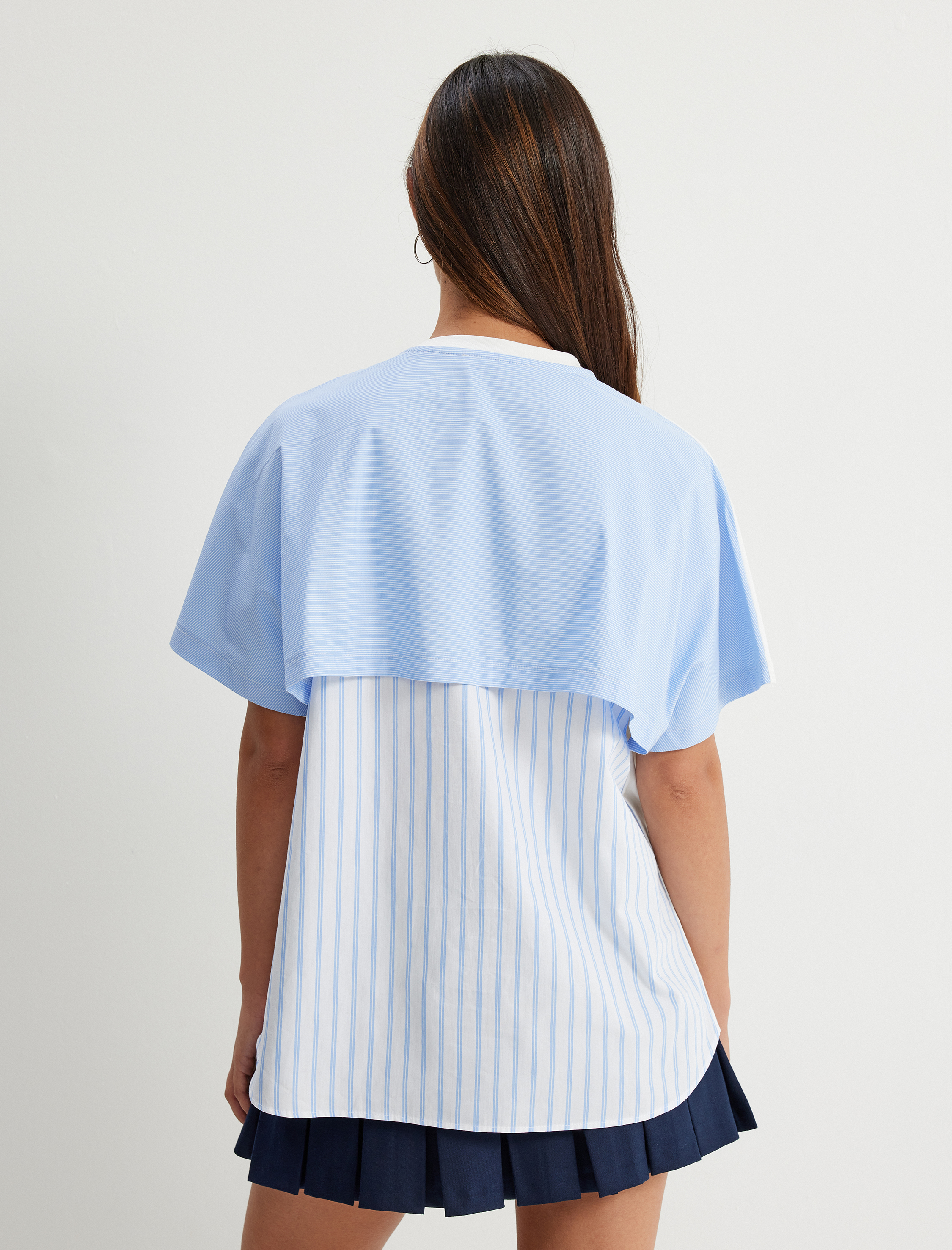   Kısa Kollu Tişört Bisiklet Yaka Sırtı Gömlek Görünümlü Pamuklu