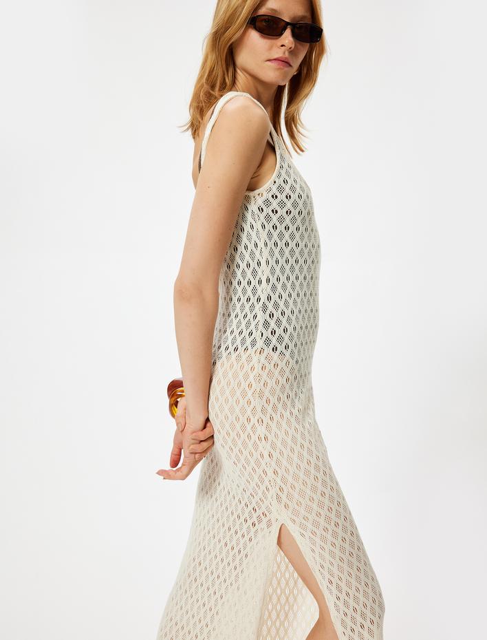  Kroşe Plaj Elbisesi Uzun Kolsuz Yuvarlak Yaka Yırtmaç Detaylı