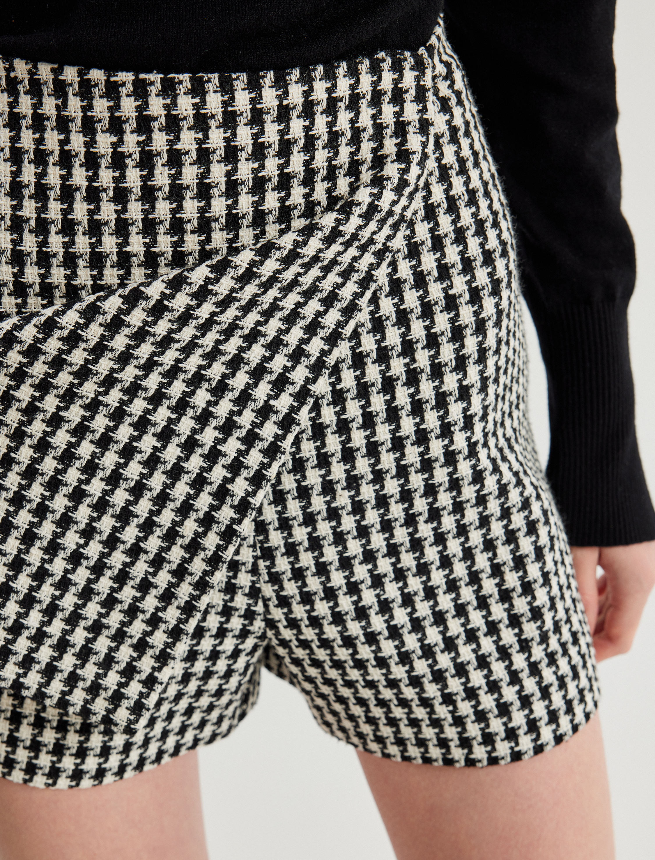 Kruvaze Kazayağı Desenli Mini Tüvit Şort Etek