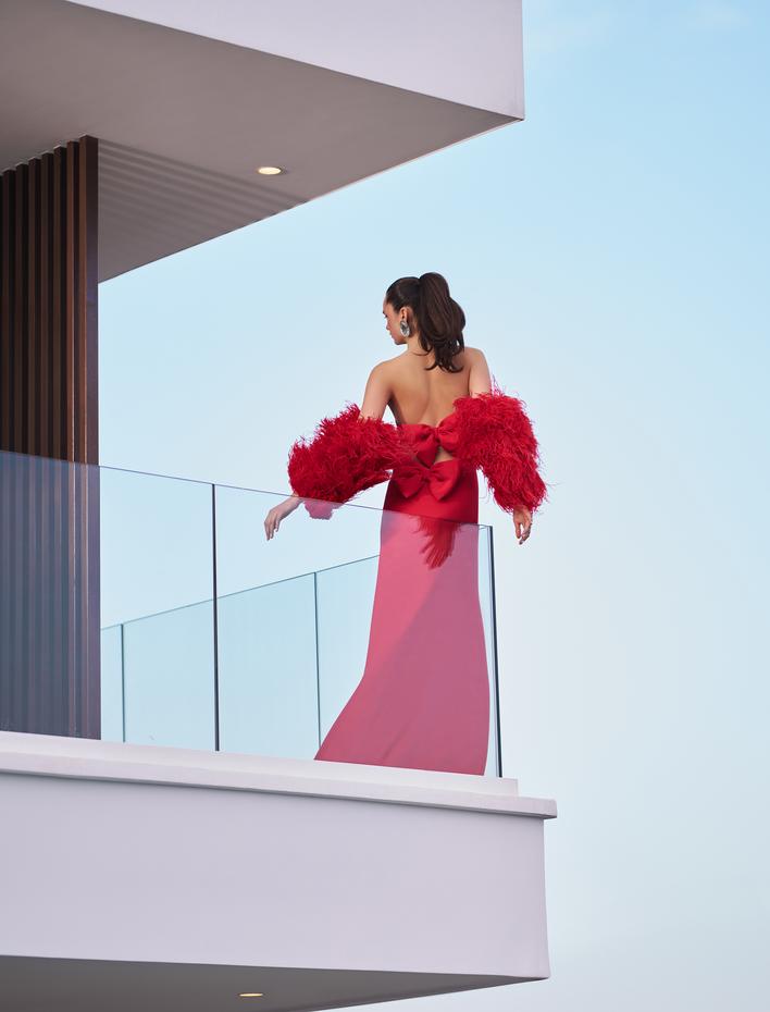  Abiye Elbise Uzun Straplez Yaka Kolsuz Fiyonk Detaylı