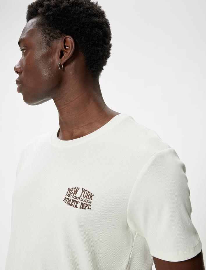  İşlemeli Kısa Kollu Bisiklet Yaka Kaşkorse Pamuklu Slim Fit Tişört