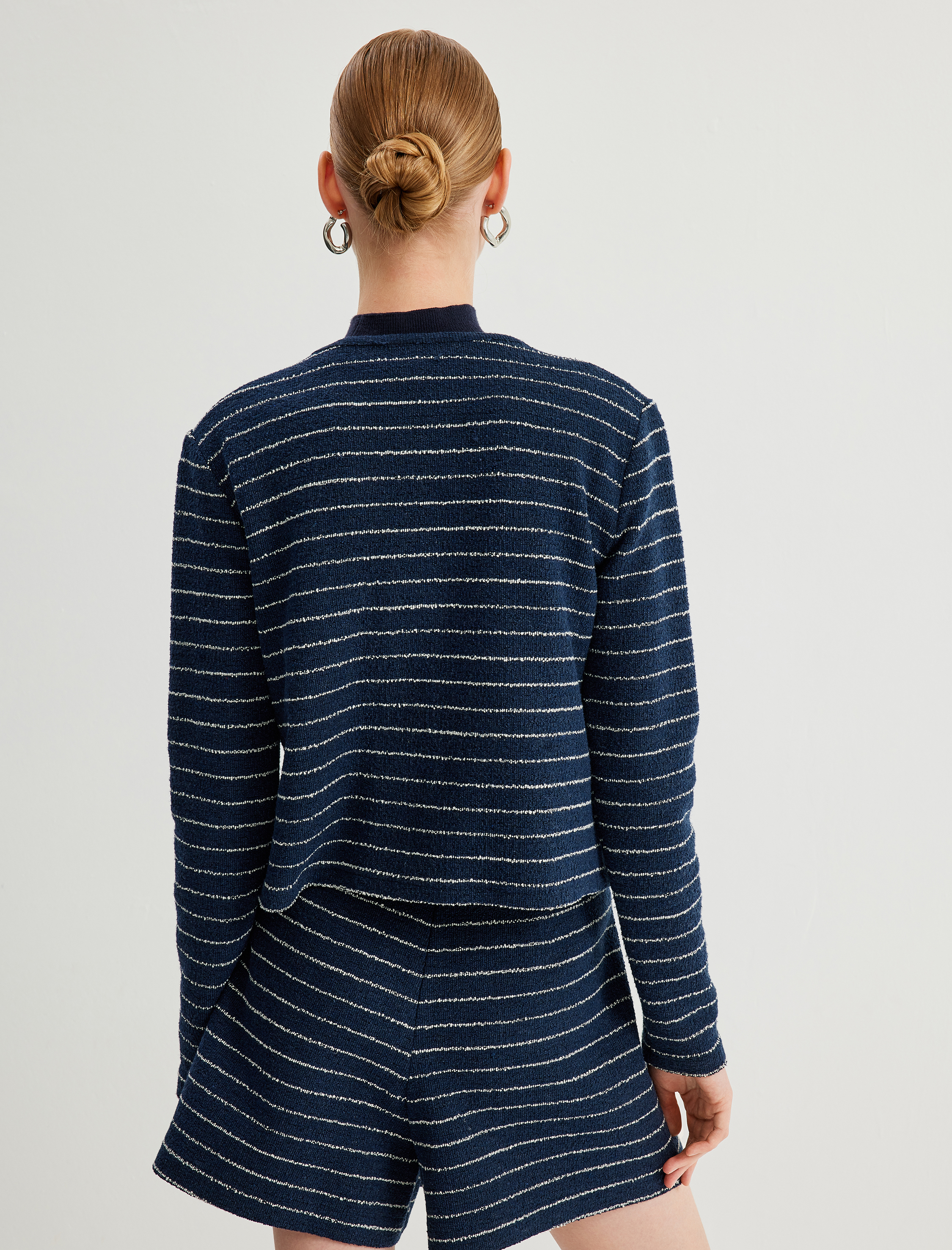   Tüvit Hırka Yuvarlak Yaka Kapaklı Çift Cep Detaylı Düğmeli