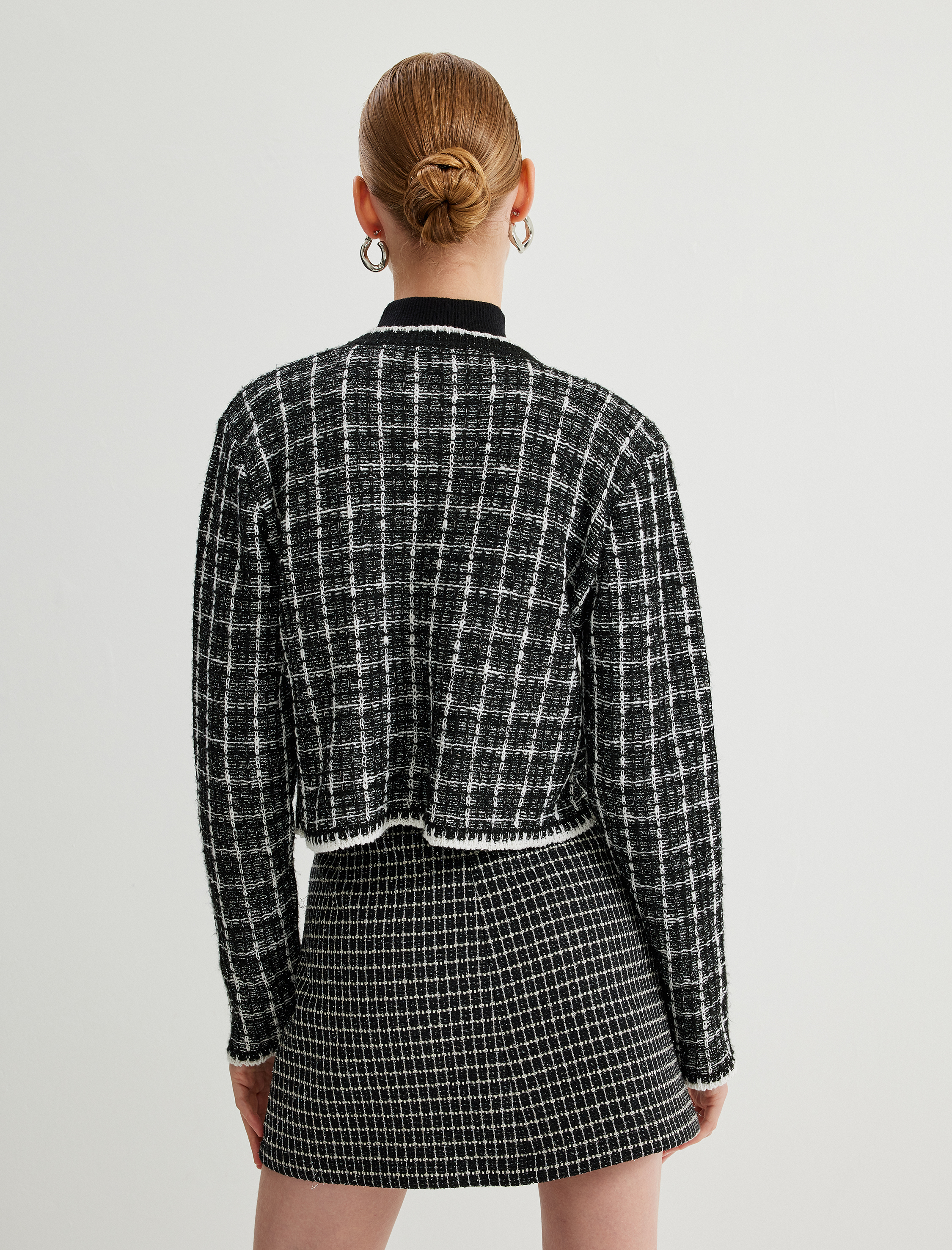   Yuvarlak Yaka Düğmeli Cepli Uzun Kollu Tüvit Hırka