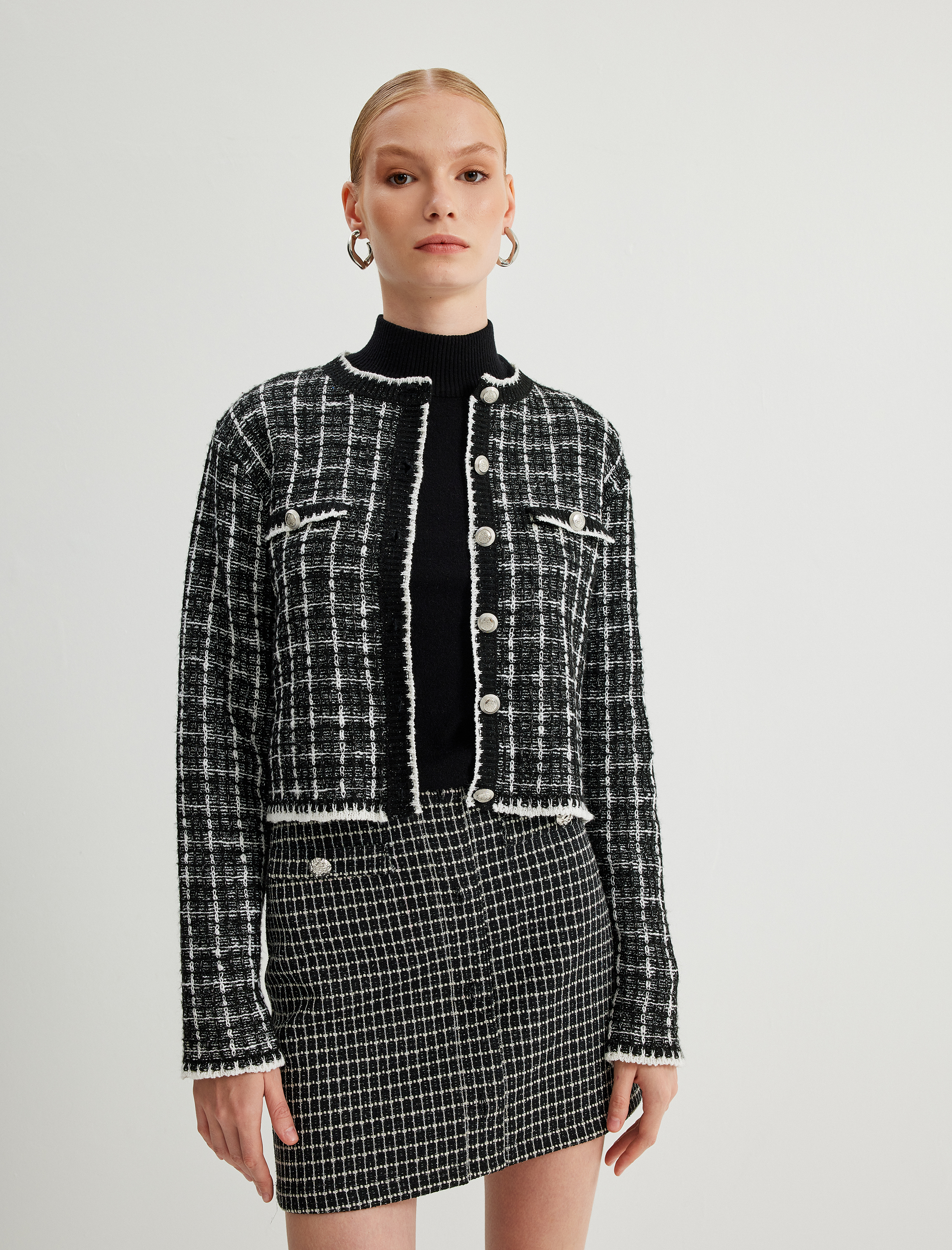   Yuvarlak Yaka Düğmeli Cepli Uzun Kollu Tüvit Hırka