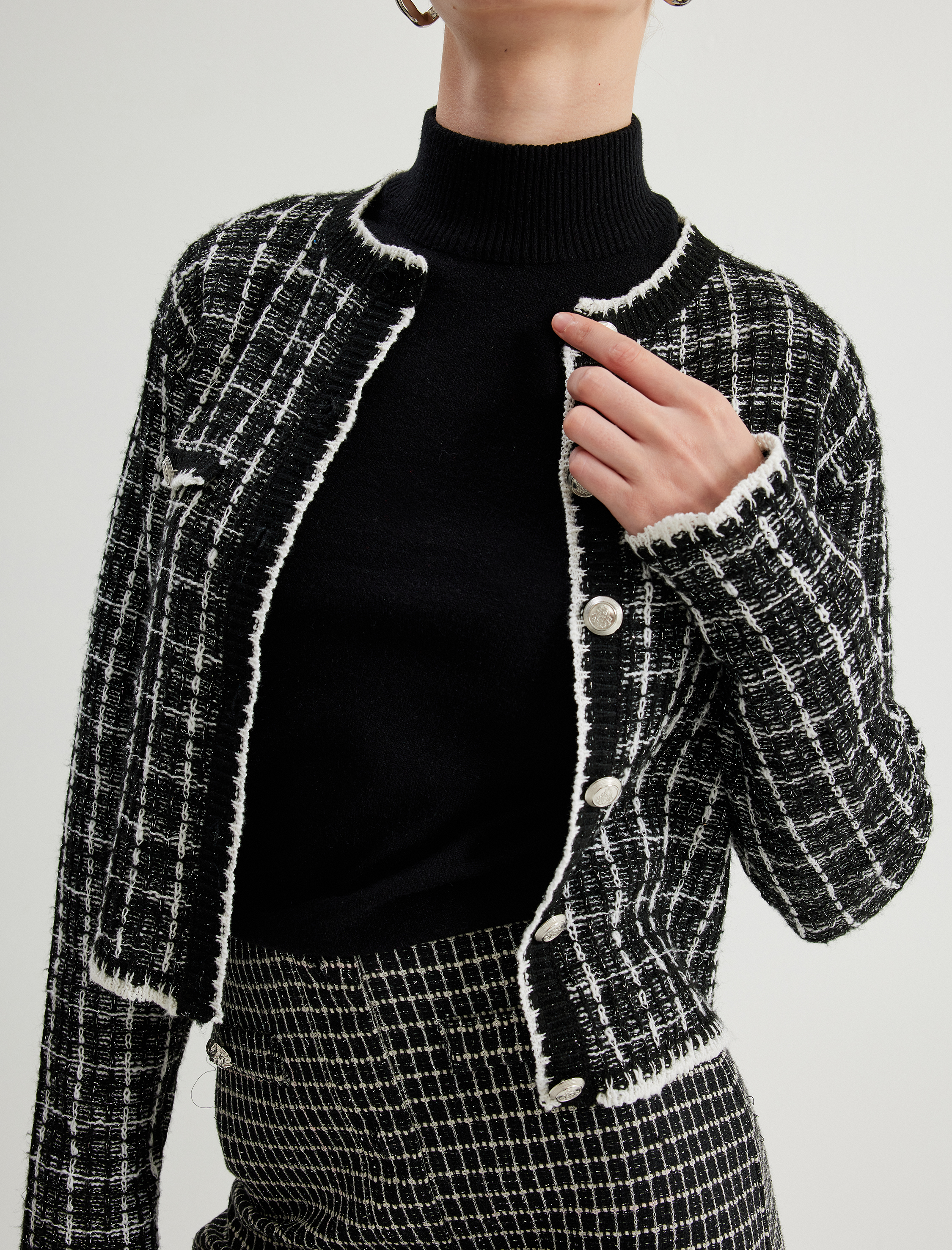   Yuvarlak Yaka Düğmeli Cepli Uzun Kollu Tüvit Hırka