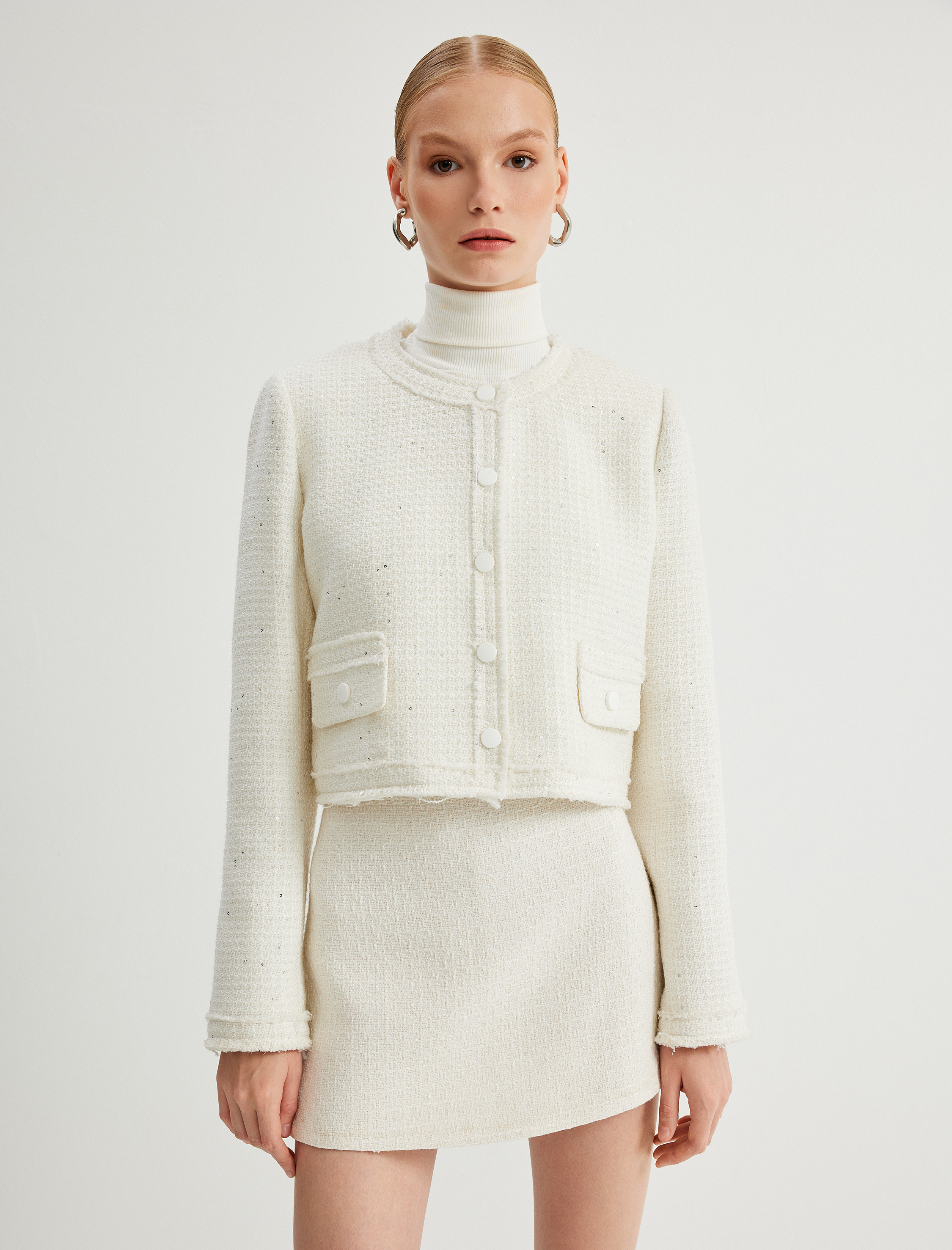   Parıltılı Yuvarlak Yaka Cepli Çıt Çıt Düğme Detaylı Kısa Tüvit Ceket