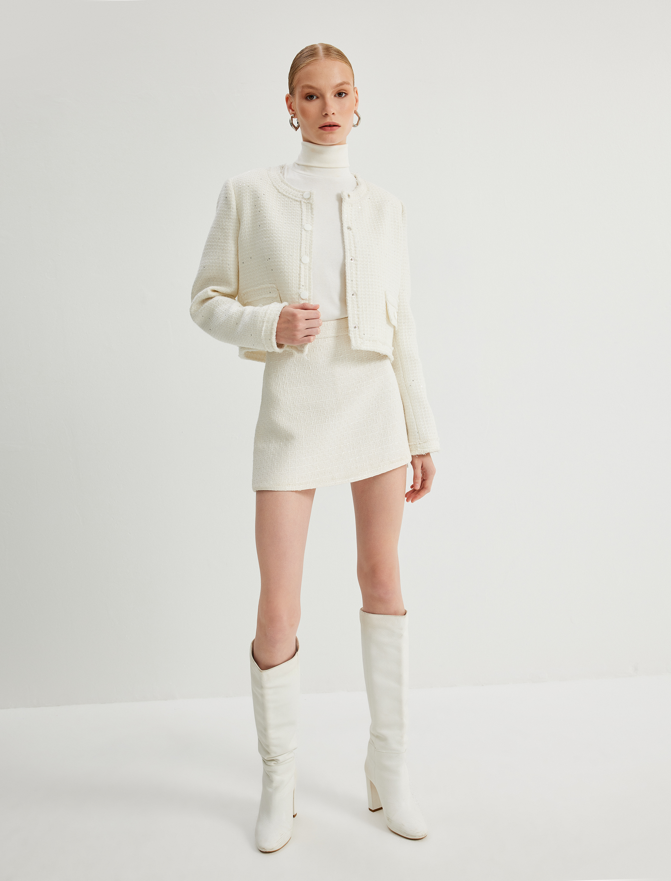   Parıltılı Yuvarlak Yaka Cepli Çıt Çıt Düğme Detaylı Kısa Tüvit Ceket