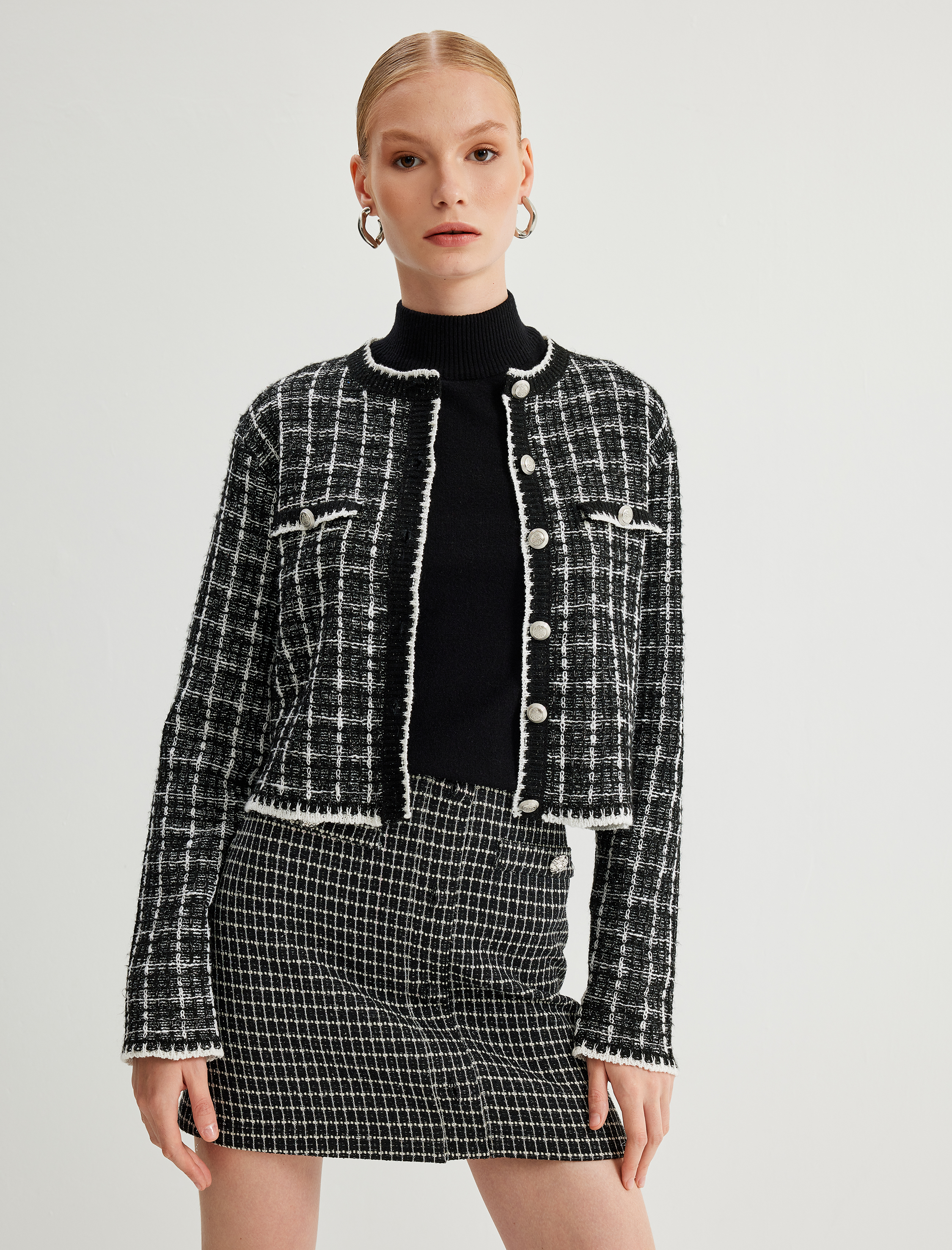   Yuvarlak Yaka Düğmeli Cepli Uzun Kollu Tüvit Hırka