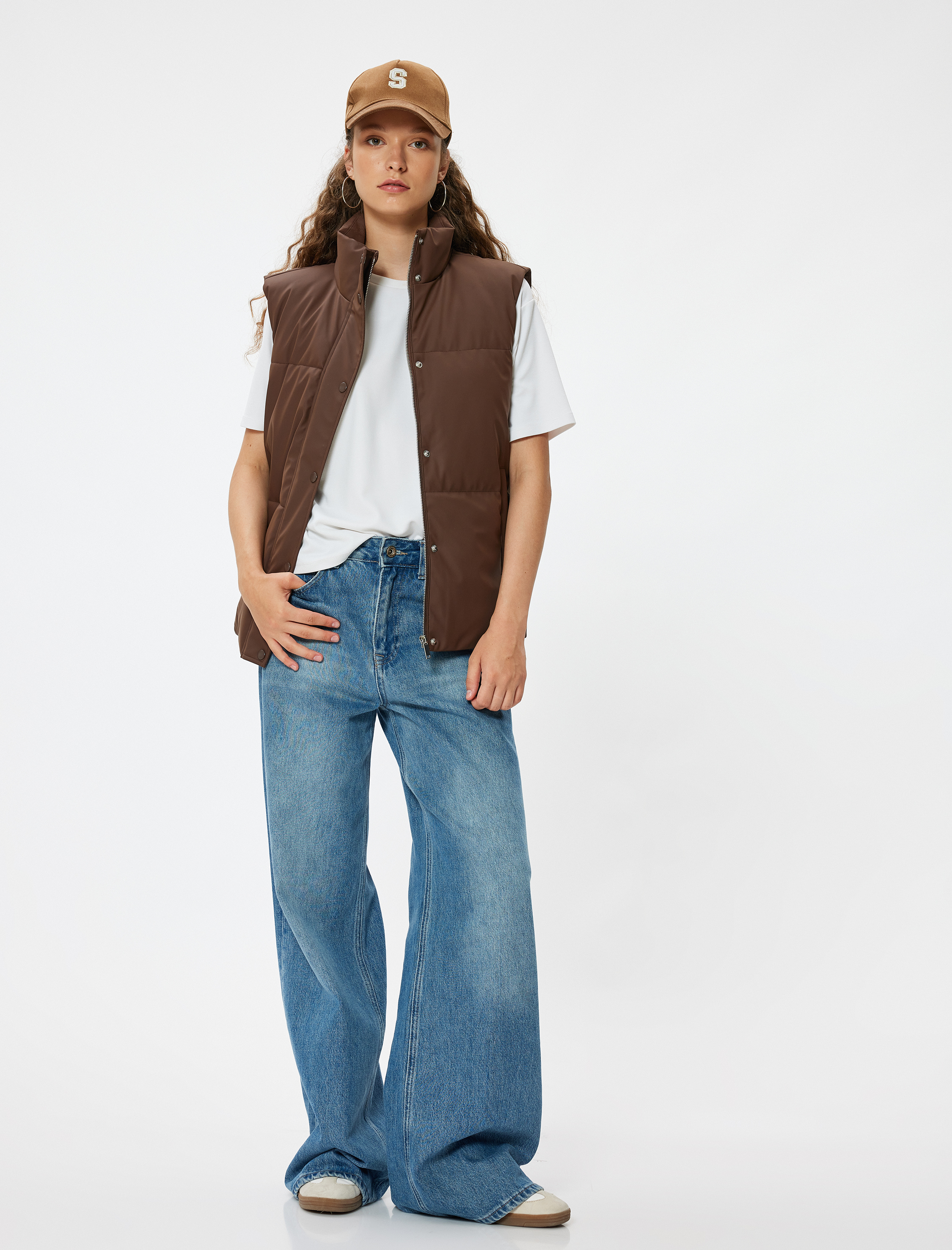 Fermuarlı Dik Yaka Düğmeli Cep Detaylı Kapitone Şişme Yelek