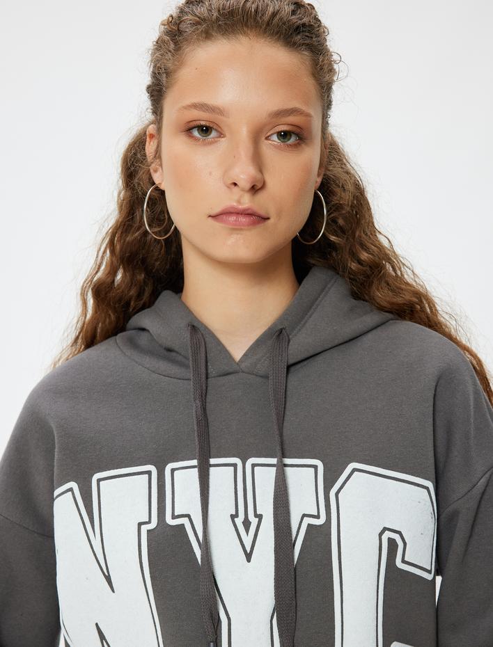  Oversize Kapüşonlu Sweatshirt Kolej Baskılı Şardonlu