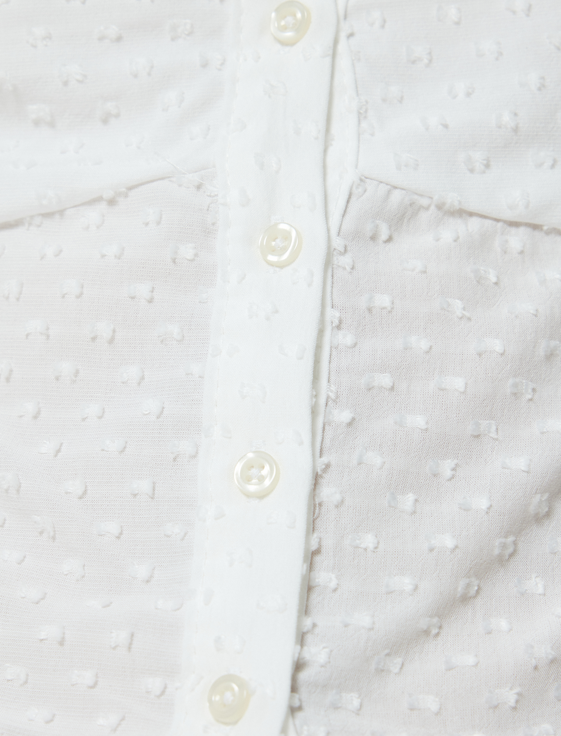 Crop Üst Kolsuz Dokulu Düğmeli Dantel Detaylı Slim Fit