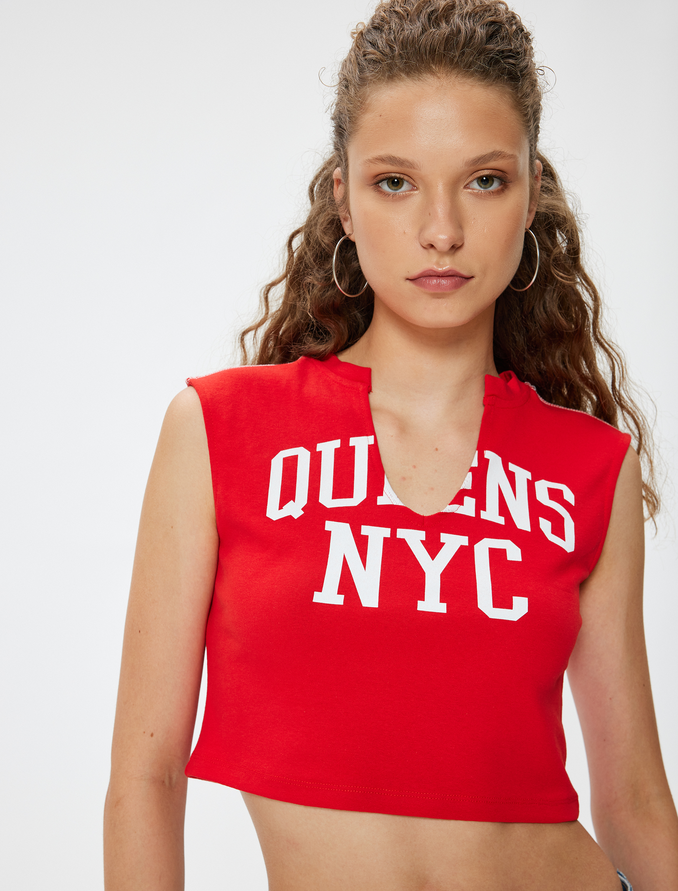 Koton Kadın Crop Üst V Yaka Slogan Baskılı Kolsuz Slim Fit -1