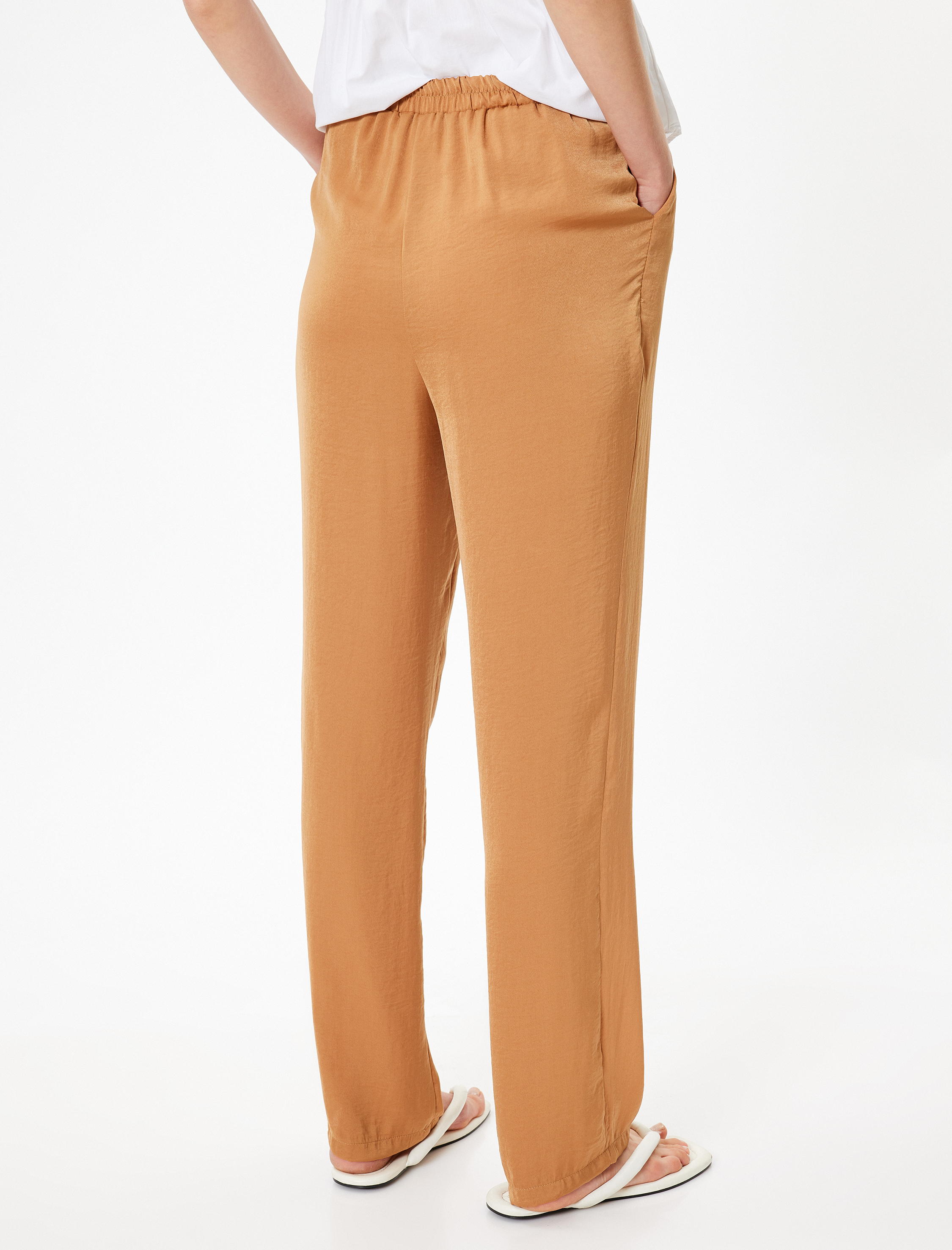   Havuç Kesim Kumaş Pantolon Aerobin Saten Cepli Pile Detaylı