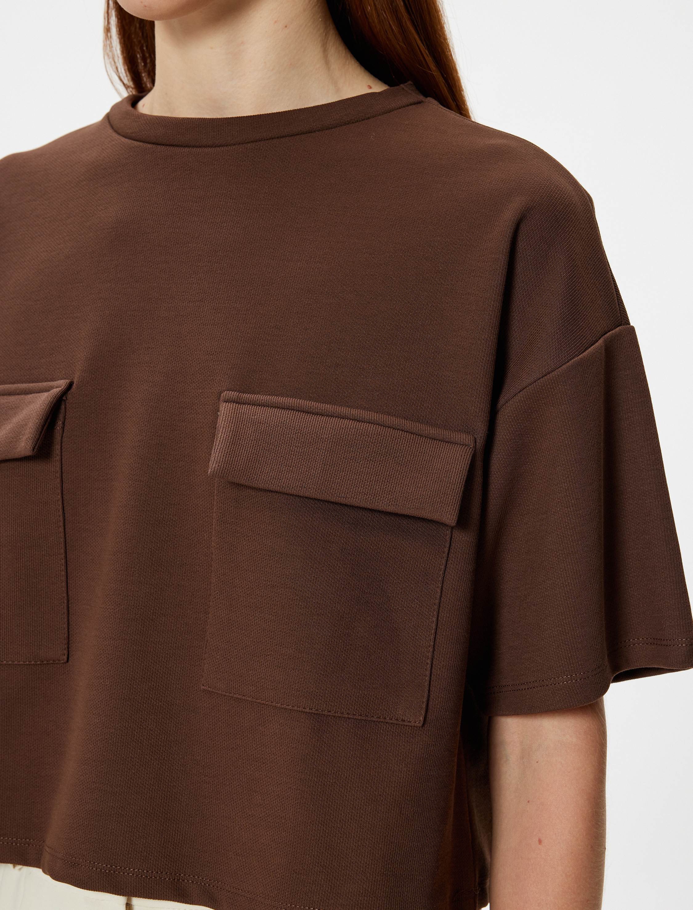   Kapaklı Cep Detaylı Kısa Kollu Bisiklet Yaka Crop Tişört