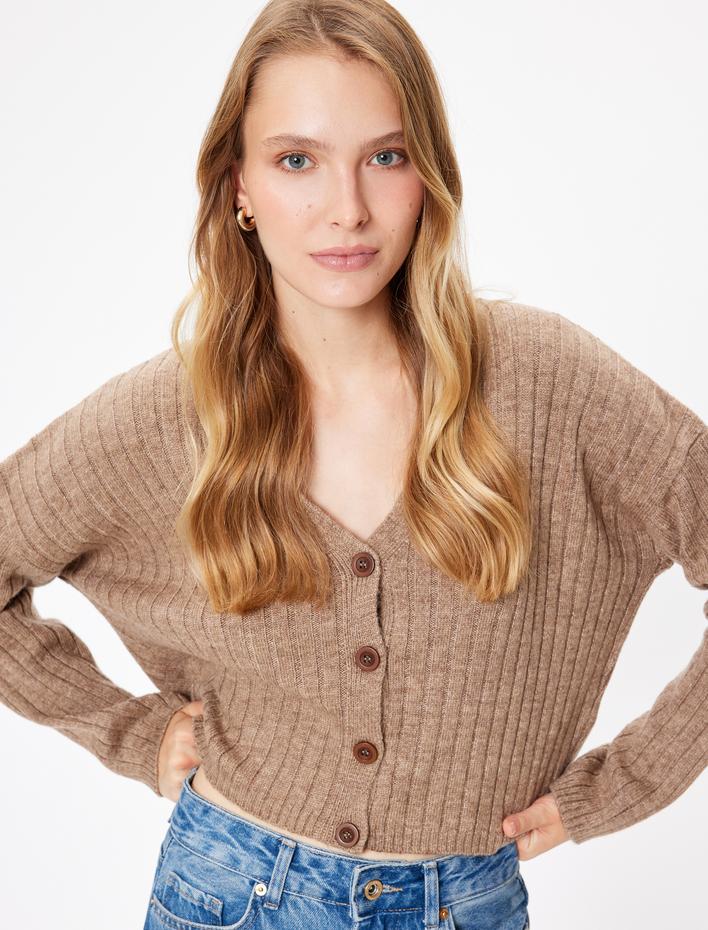  Yumuşak Dokulu V Yaka Düğmeli Çizgili Triko Hırka