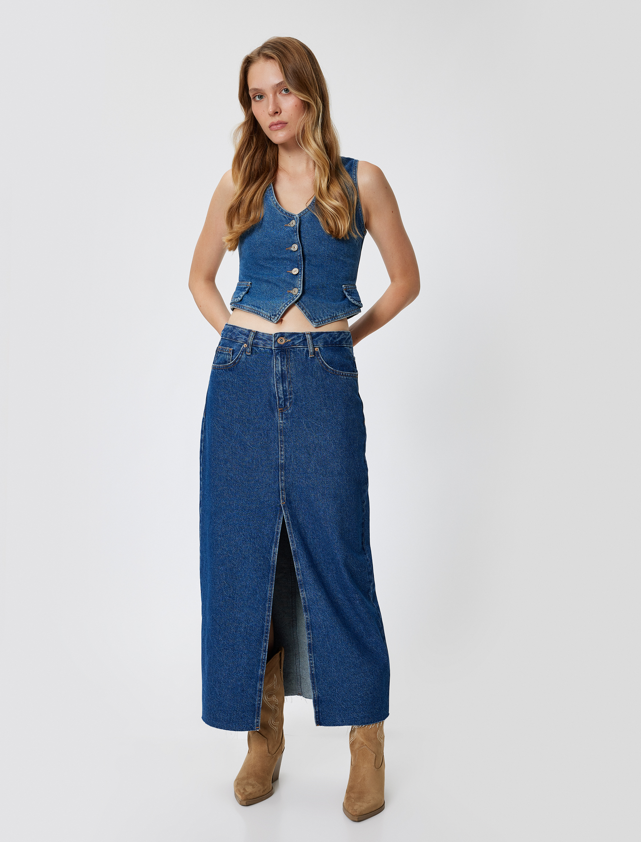   Yüksek Bel Düğmeli Yırtmaç Detaylı Midi Kot Etek