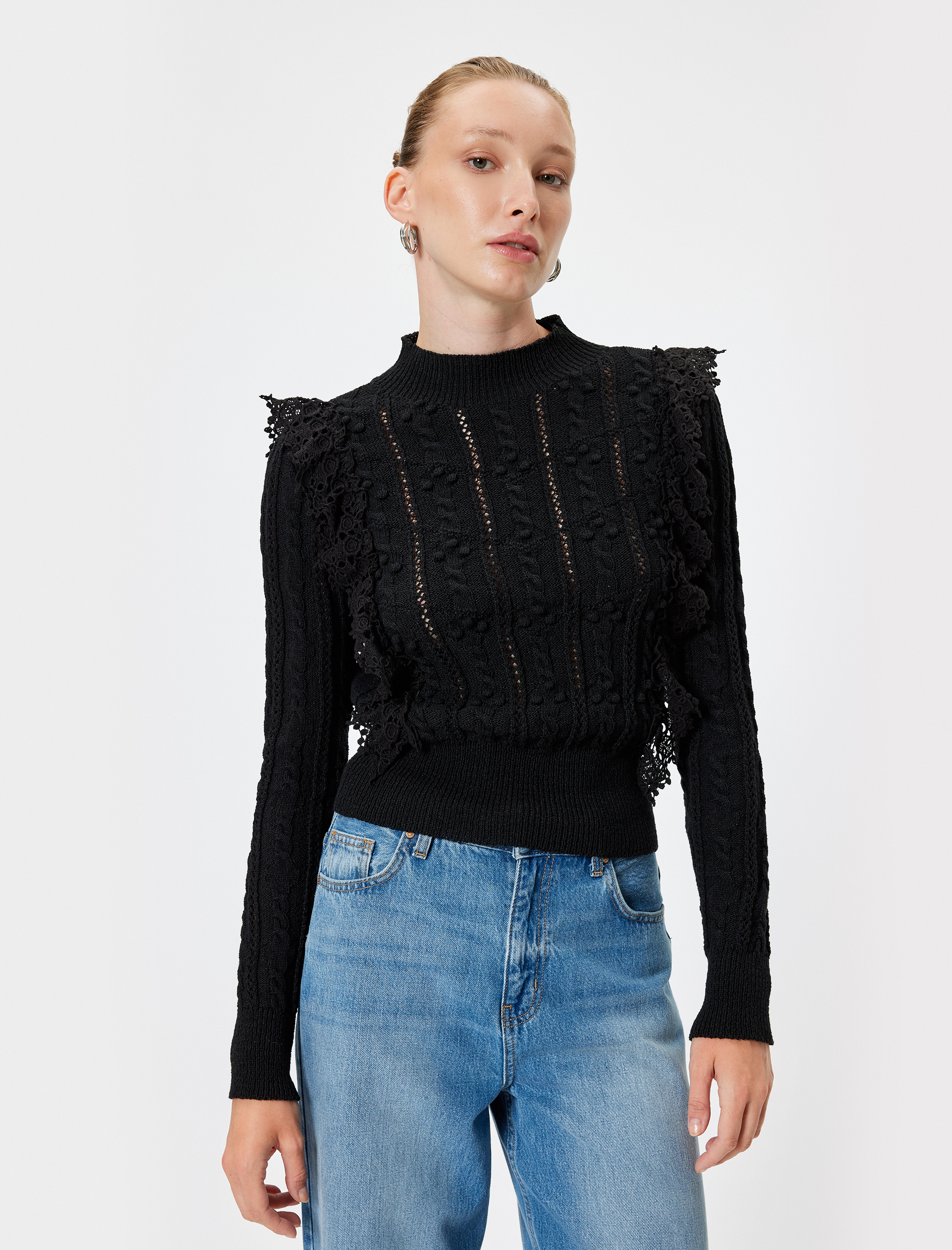   Dantel Detaylı Ajurlu Saç Örgü Dokulu Dik Yaka Triko Kazak