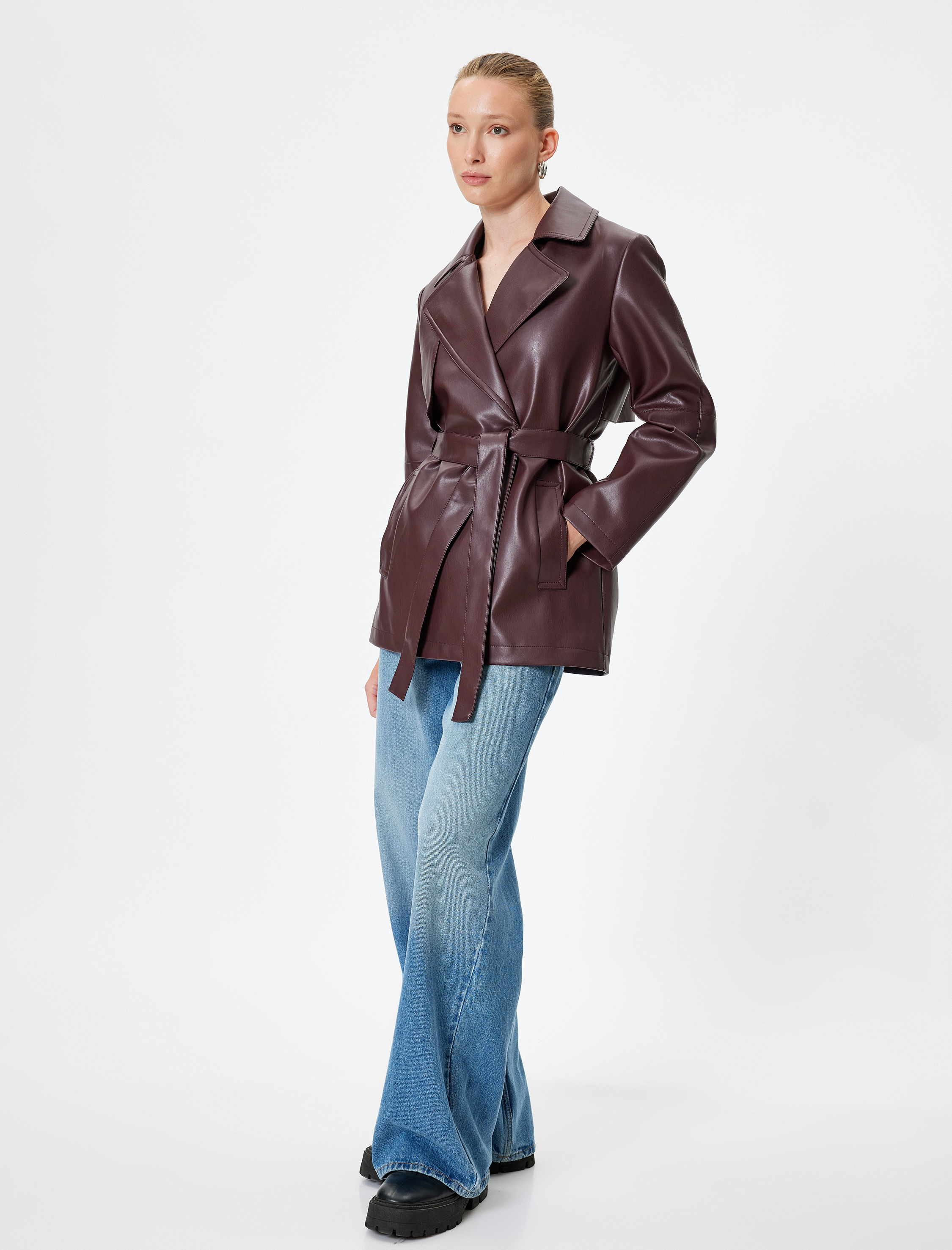   Uzun Kollu Rüzgar Kapak Detaylı Kruvaze Kemerli Cepli Suni Deri Trençkot