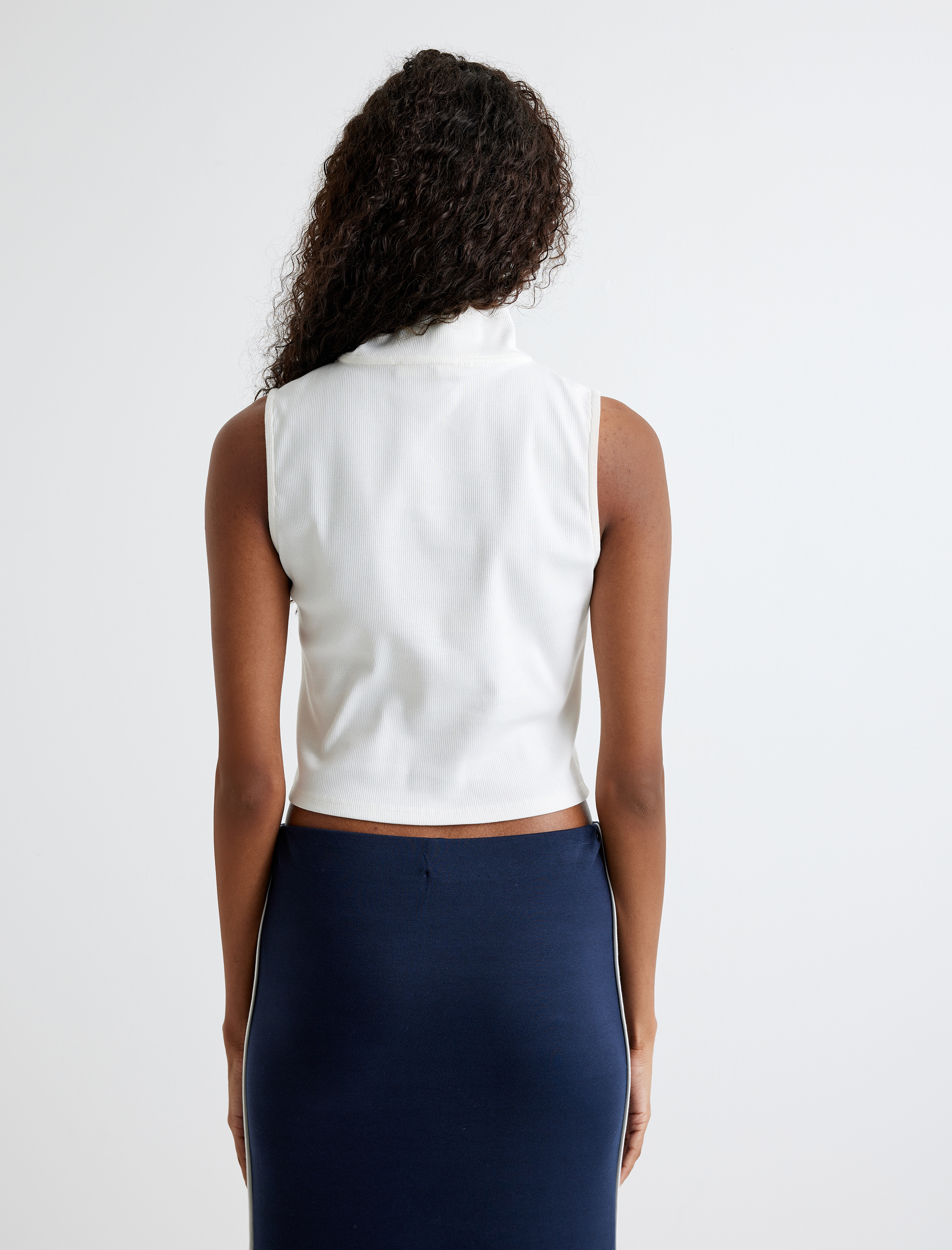   Dik Yaka Kolsuz Tişört Yarım Fermuar Detaylı Pamuklu