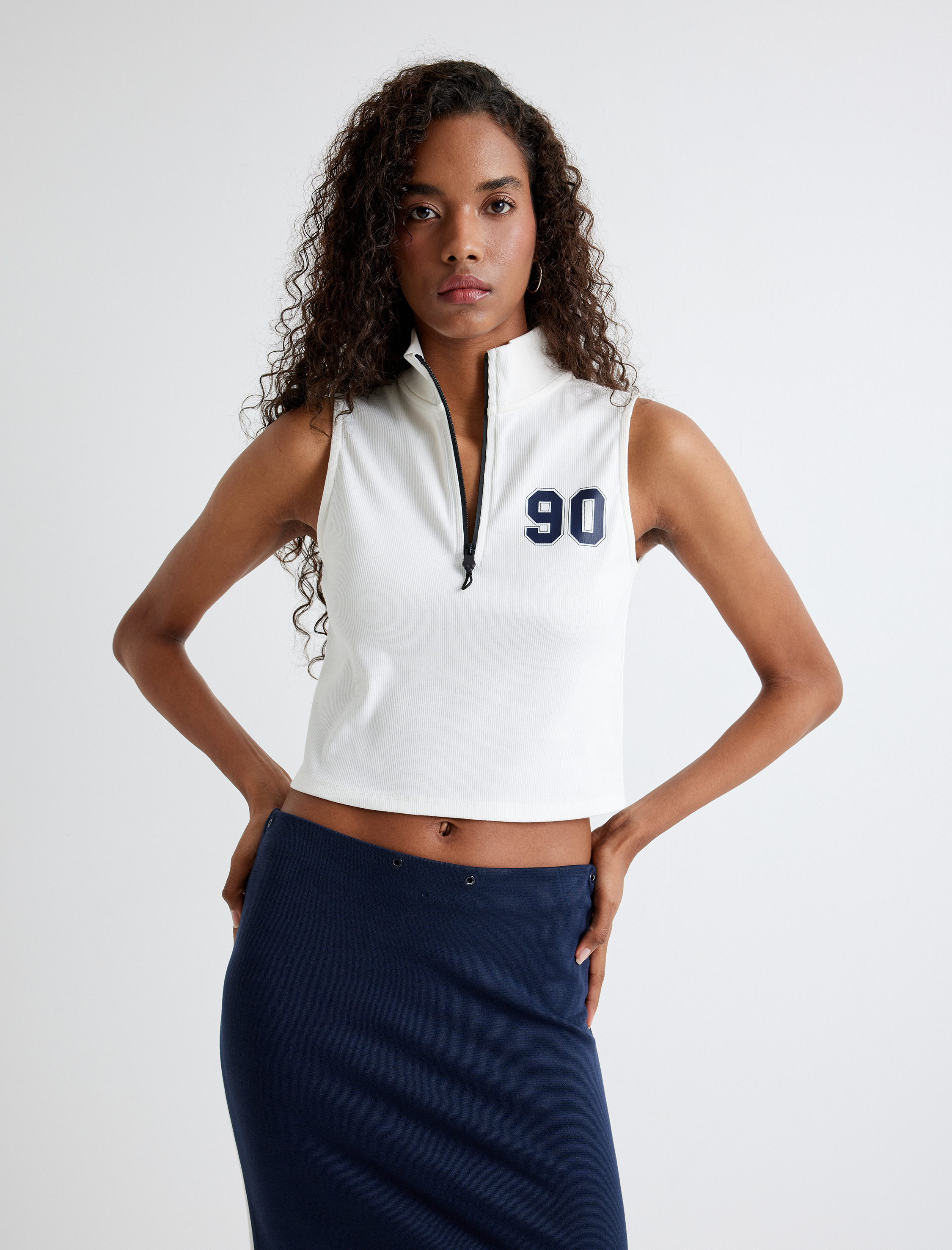   Dik Yaka Kolsuz Tişört Yarım Fermuar Detaylı Pamuklu