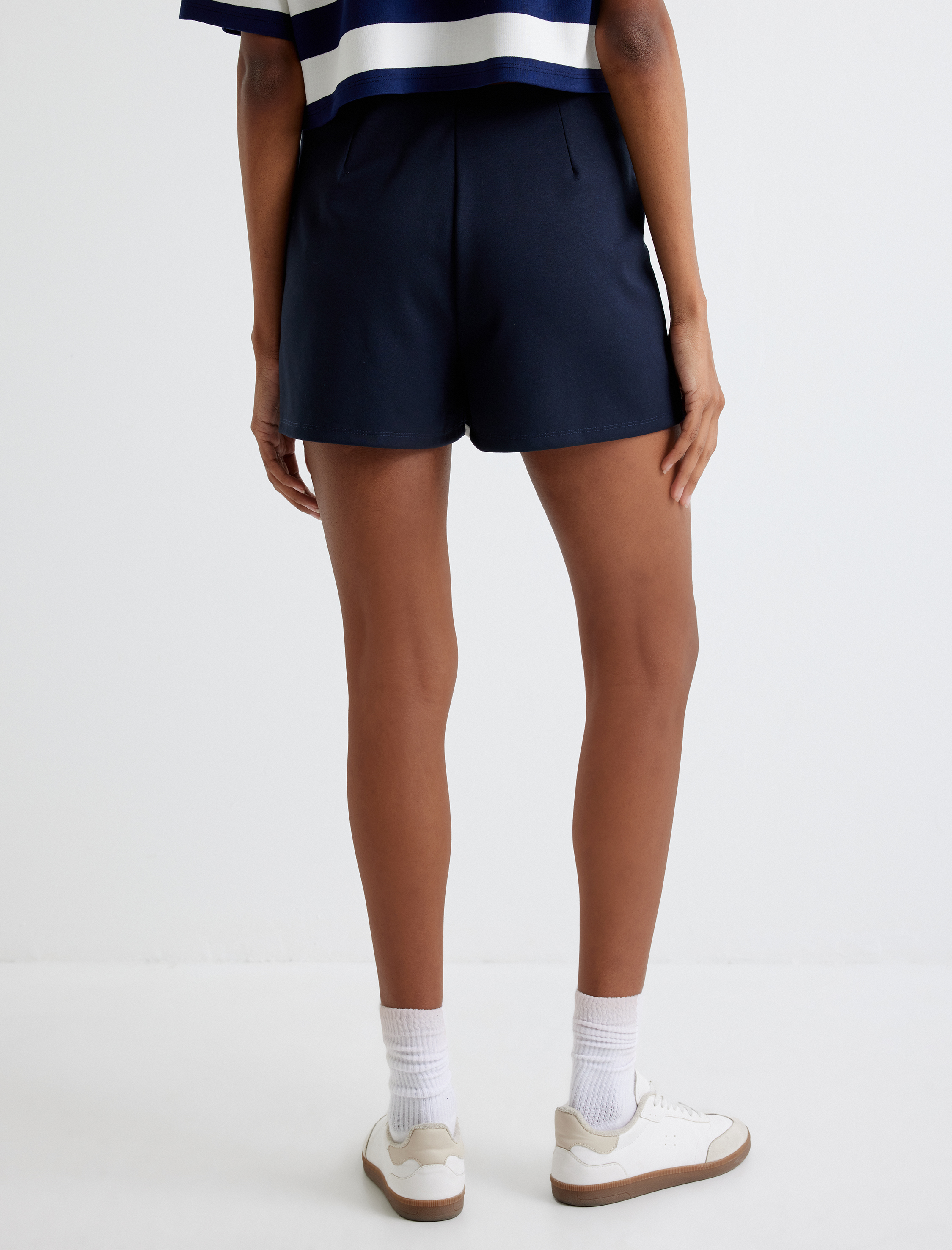   Kruvaze Kontrast Detaylı Mini Şort Etek