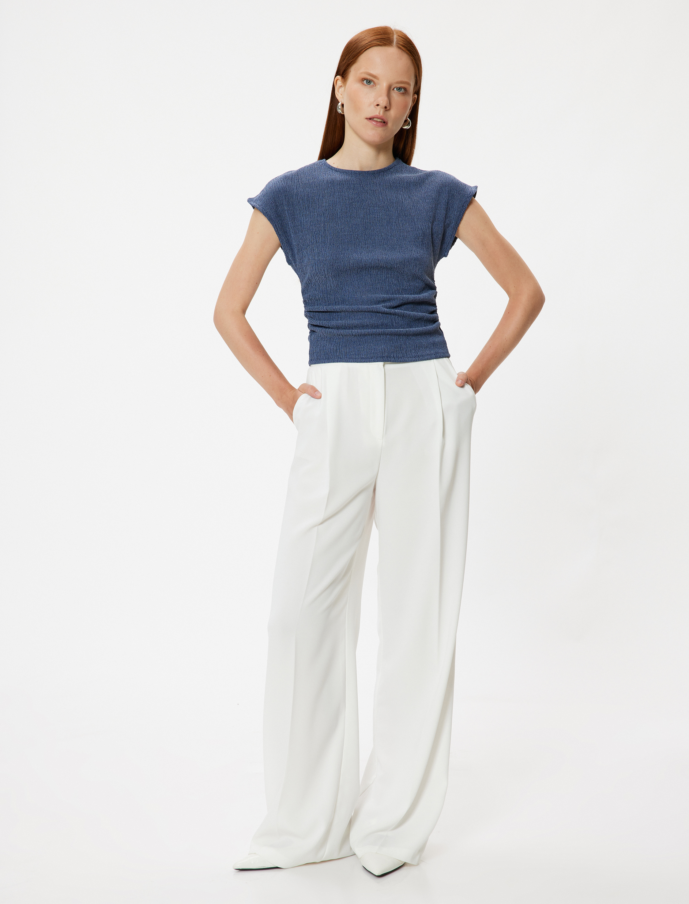   Bisiklet Yaka Slim Fit Dokulu Kap Kol Tişört