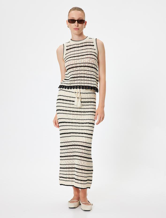  Astarlı Midi Boy Bağlama Detaylı Ajurlu Çizgili Triko Etek