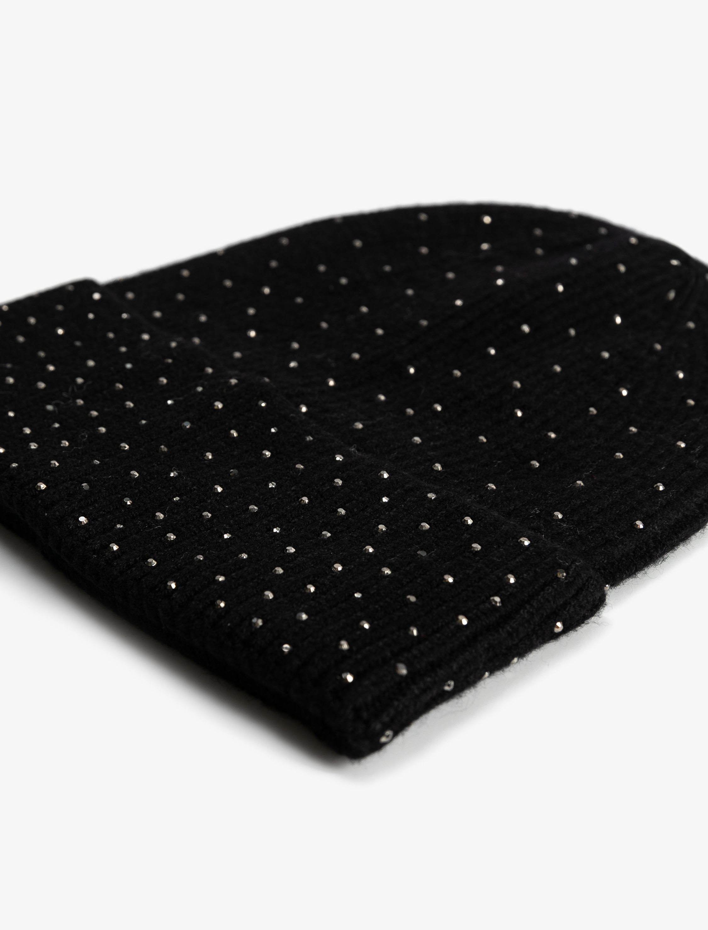  Kadın Örgü Bere Taş Detaylı Katlamalı