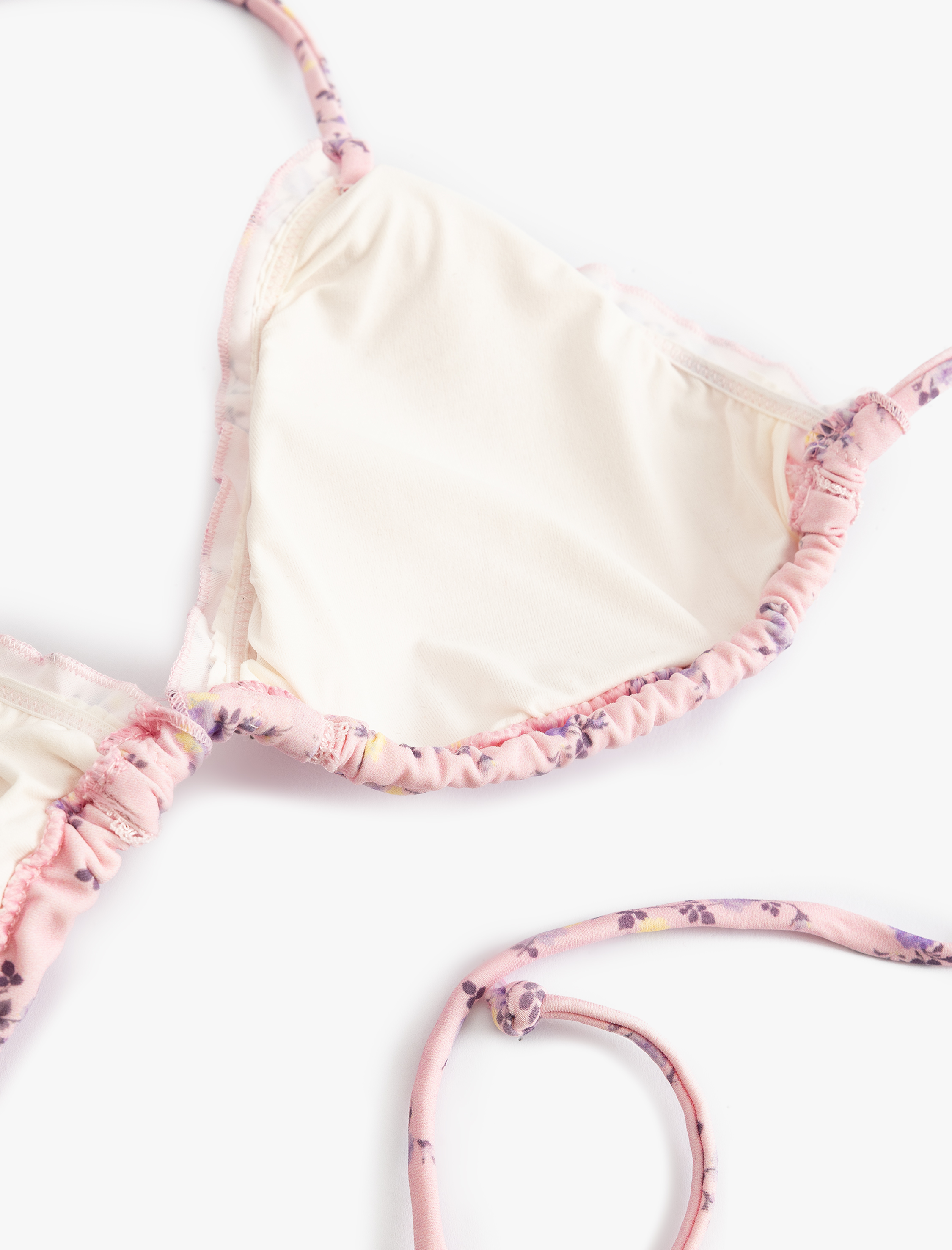   Fırfırlı Çiçekli Üçgen Bikini Üstü İnce İpli Pedli