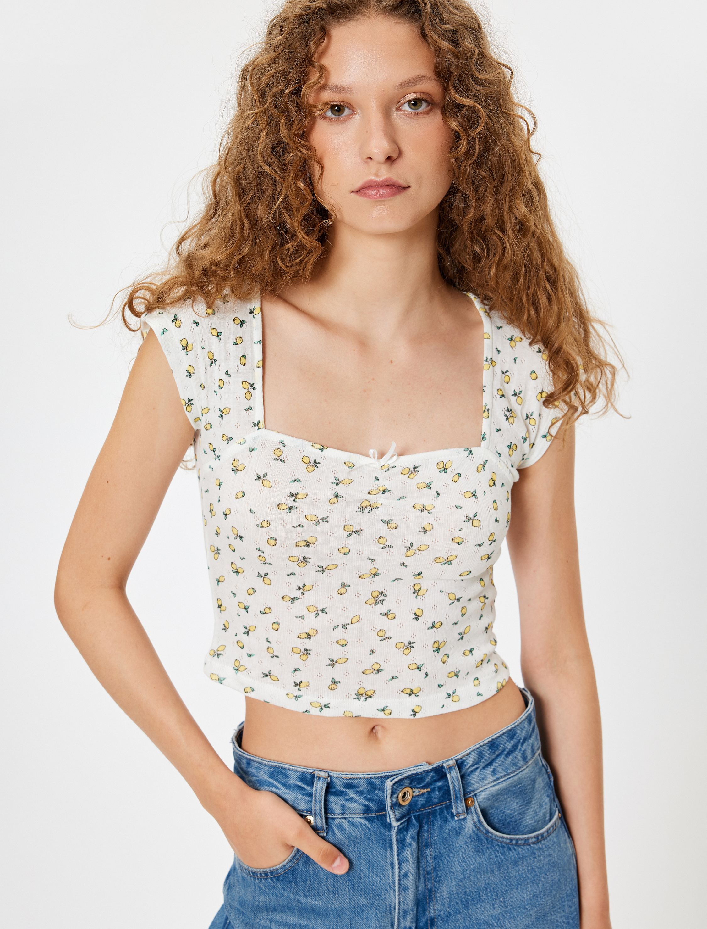 Koton Kadın Meyve Baskılı Tişört Fiyonklu Kap Kol Kare Yaka Slim Fit Pamuklu -1