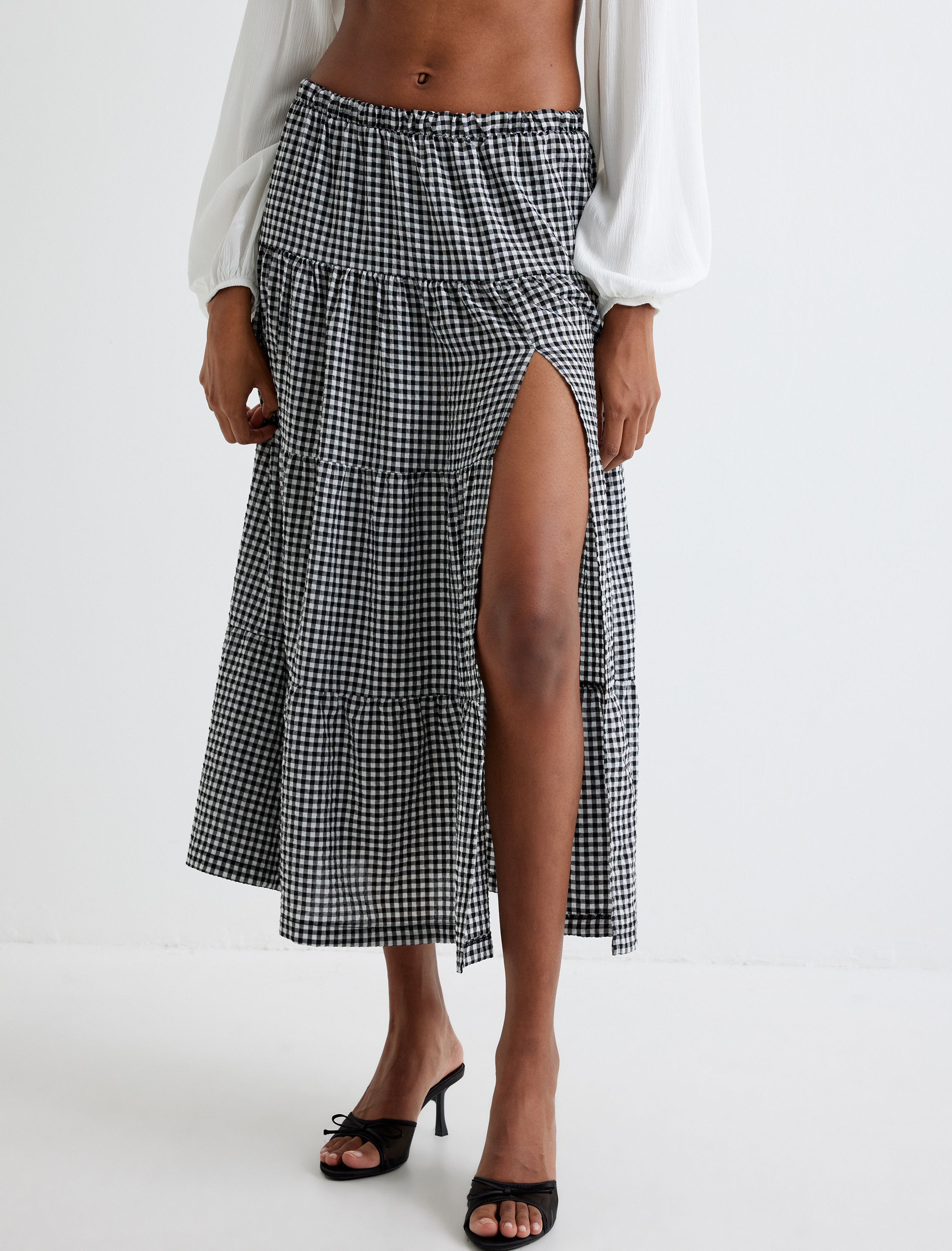   A Kesim Uzun Etek Yüksek Bel Pötikareli Yırtmaç Detaylı