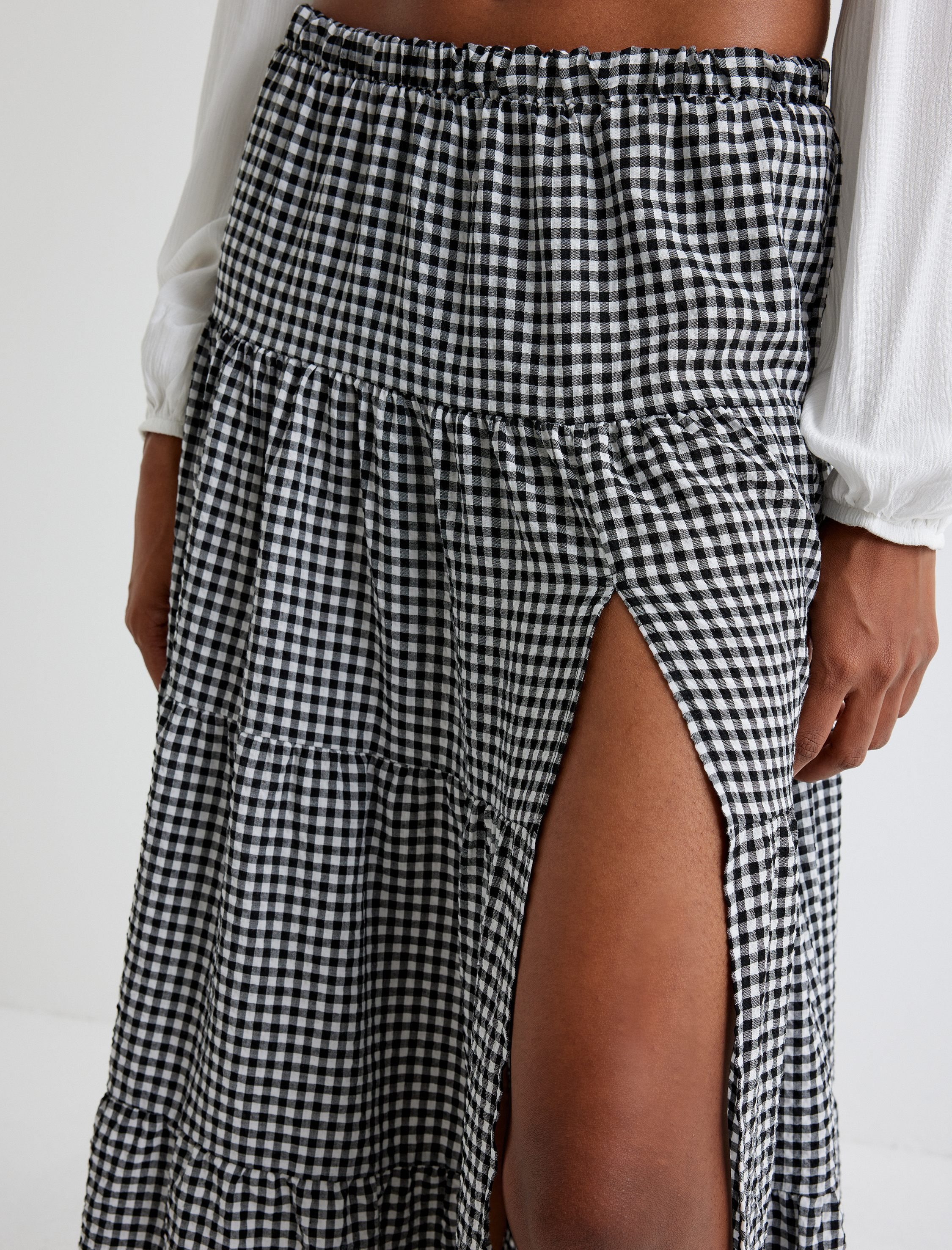   A Kesim Uzun Etek Yüksek Bel Pötikareli Yırtmaç Detaylı