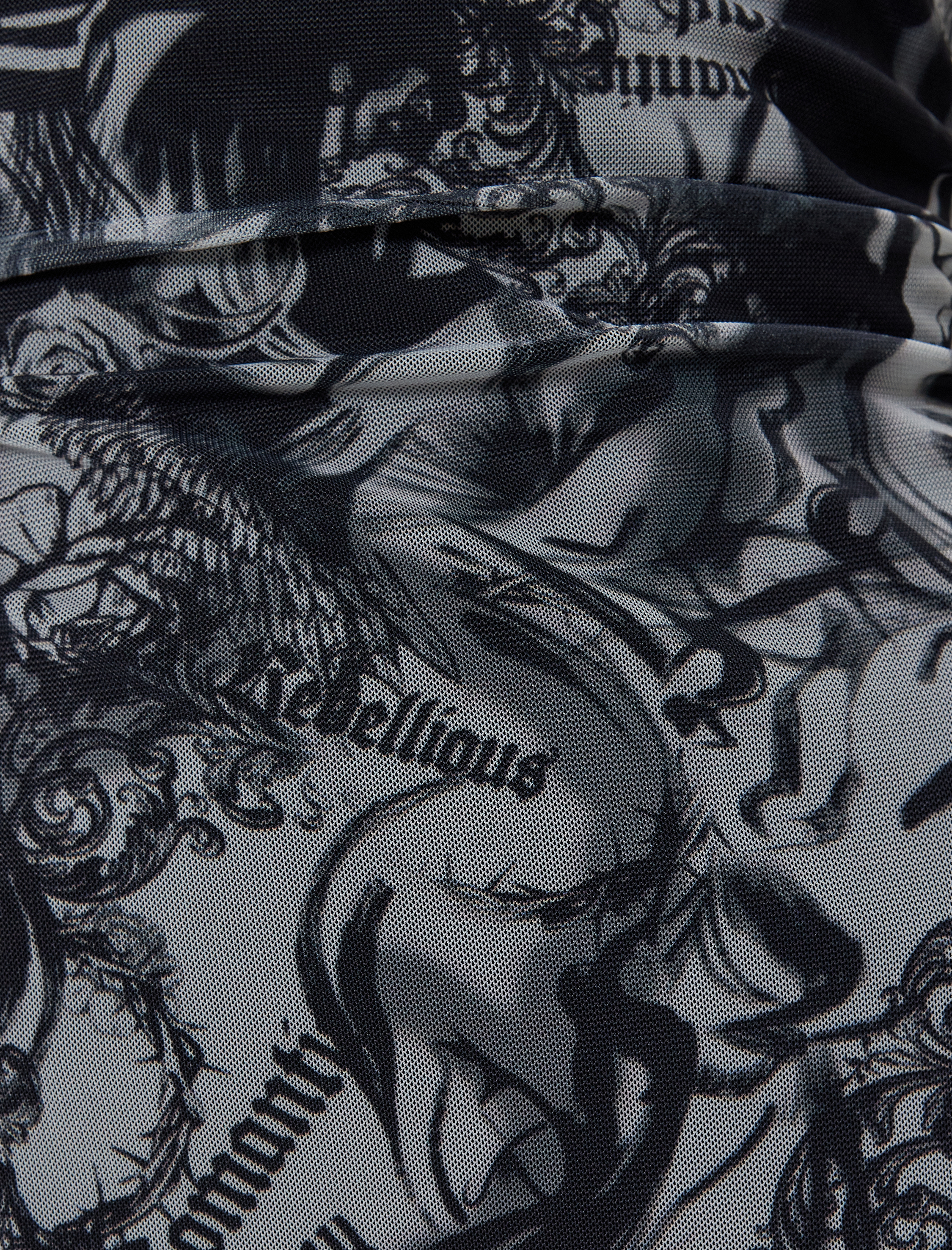 Straplez Tül Elbise Uzun Astarlı Soyut Desenli Uzun Kollu