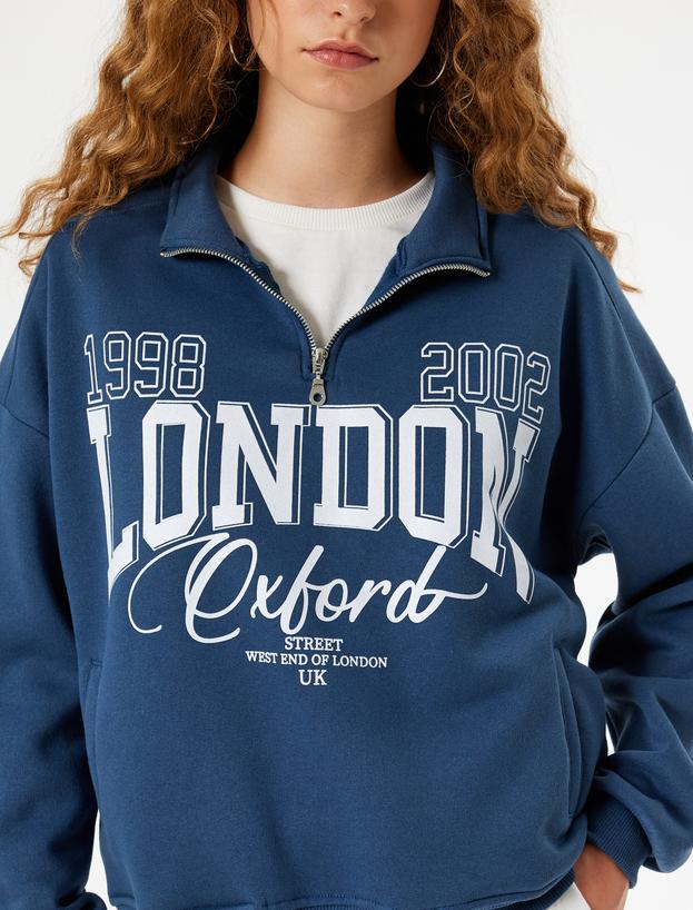 Yarım Fermuarlı Sweatshirt Oversize Kolej Baskılı Cep Detaylı_4