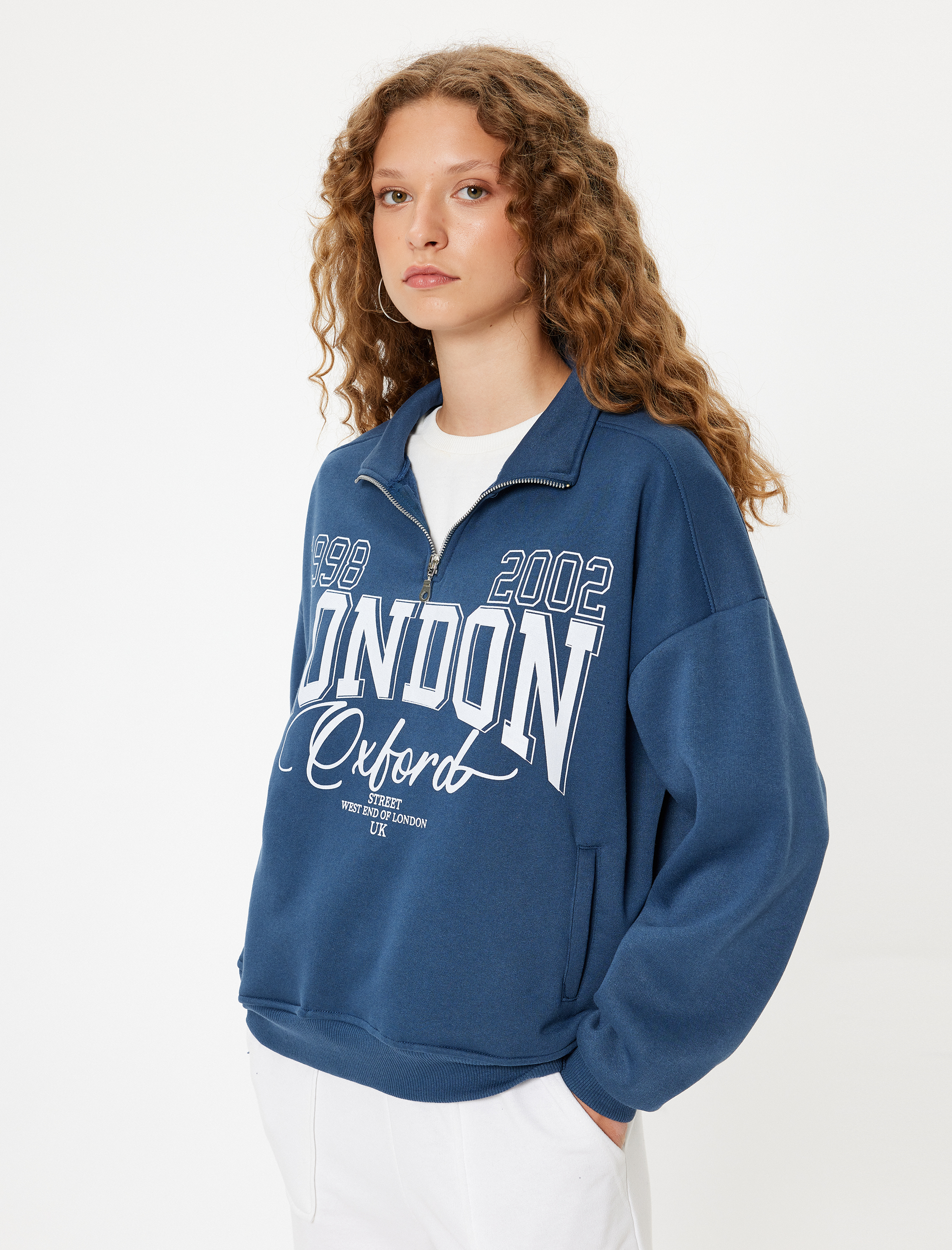   Şardonlu Yarım Fermuarlı Sweatshirt Oversize Kolej Baskılı Cep Detaylı